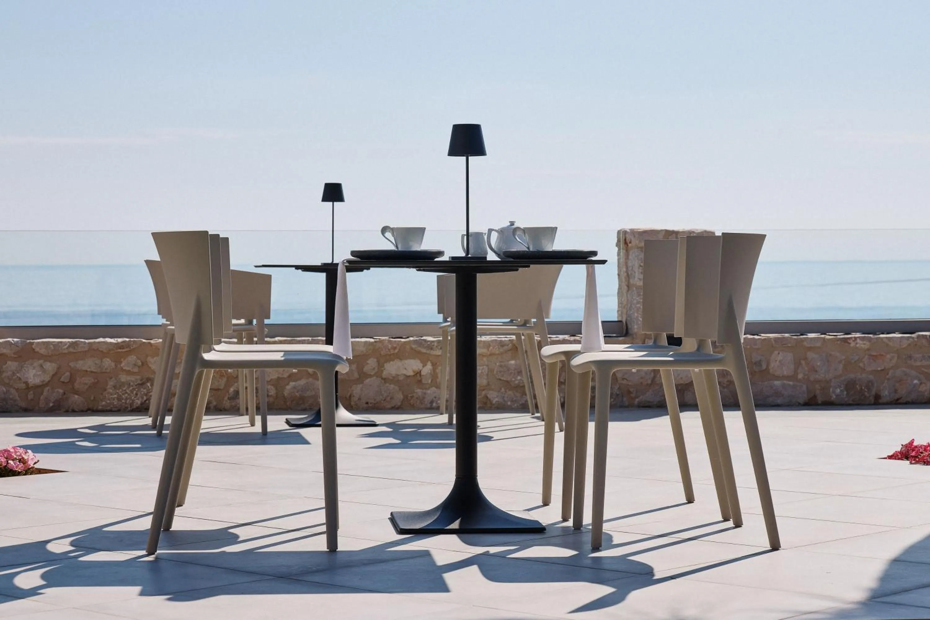 Restaurant/places to eat in Quattro Suites