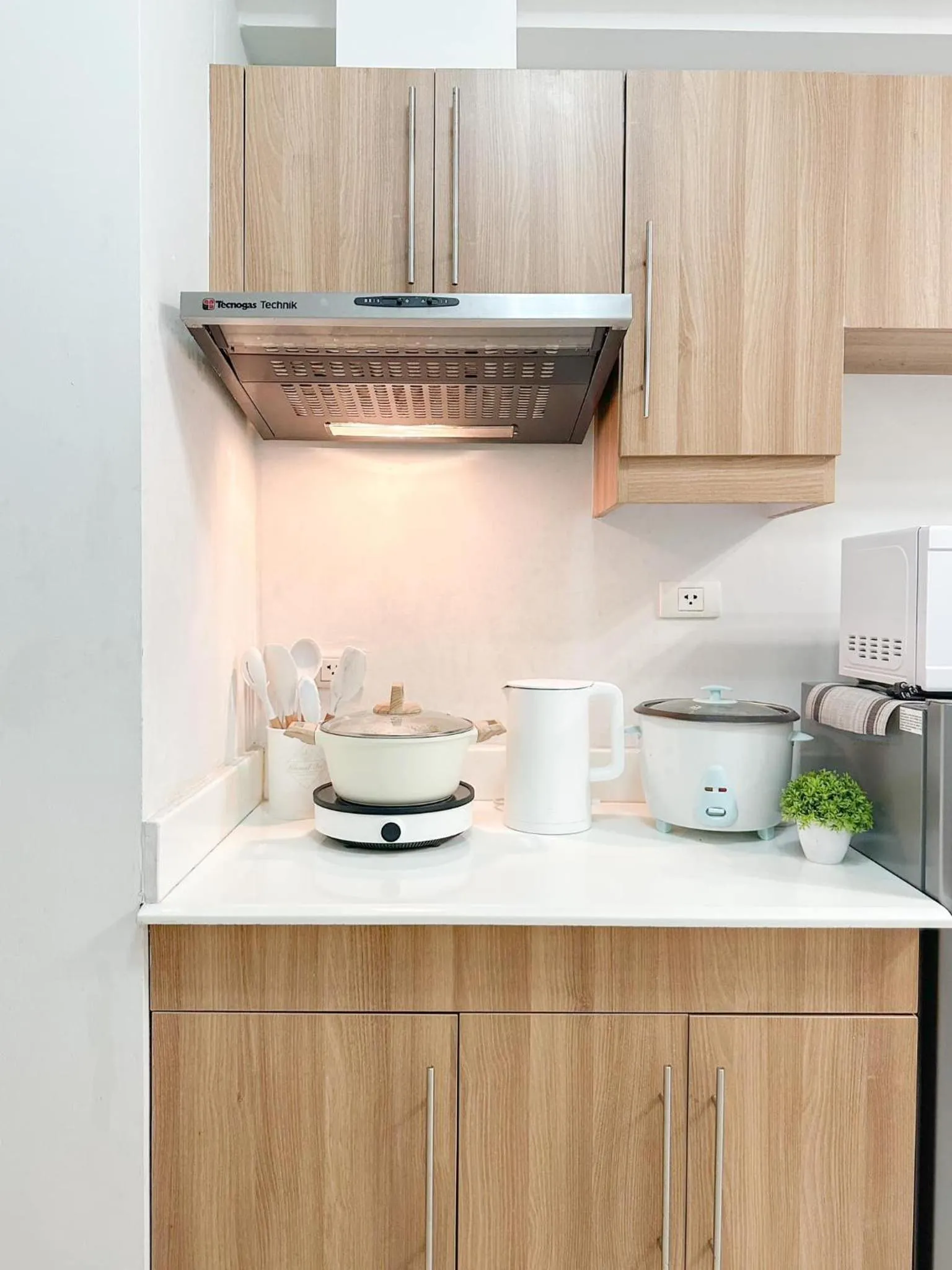 Kitchen or kitchenette in Zinnia Towers 1BR Condo with PS4 Karaoke Netflix & Swimming Pool