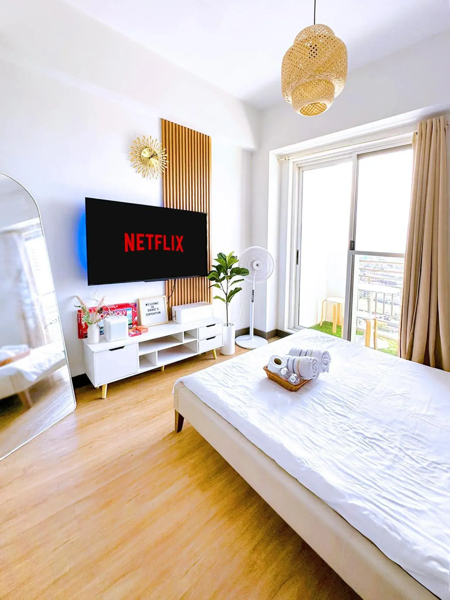 Zinnia Towers 1BR Condo with PS4 Karaoke Netflix & Swimming Pool Zinnia Towers 1BR Condo with PS4 Karaoke Netflix & Swimming Pool