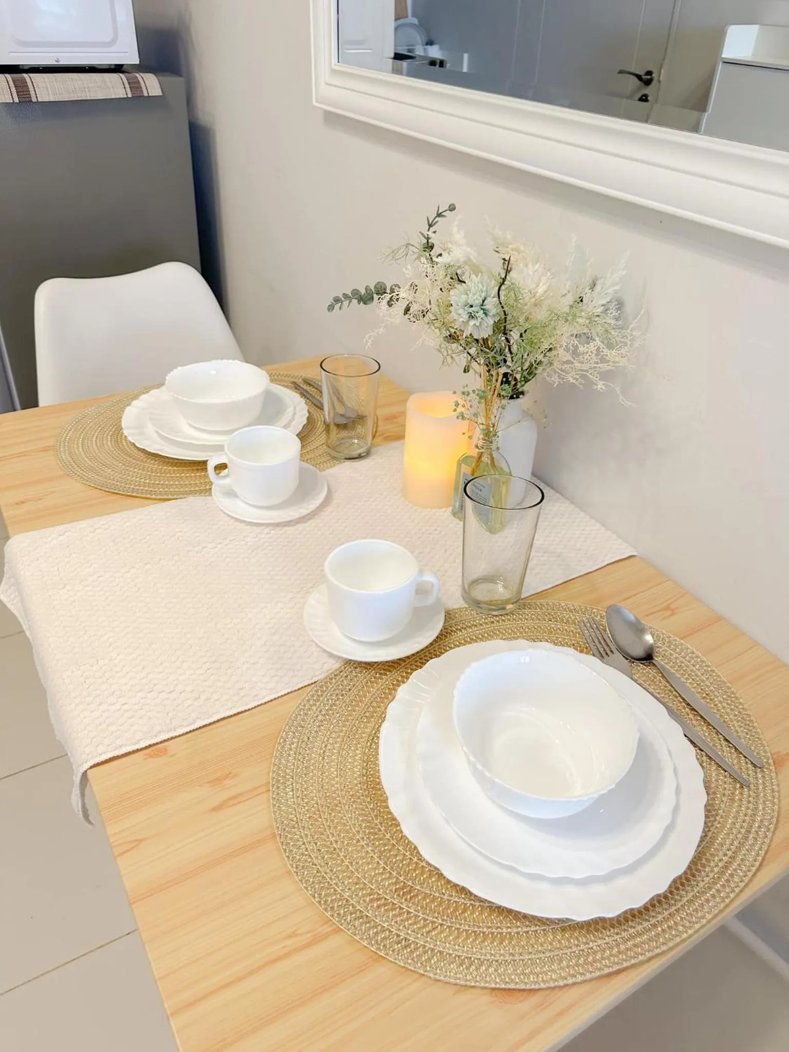 Dining area in Zinnia Towers 1BR Condo with PS4 Karaoke Netflix & Swimming Pool