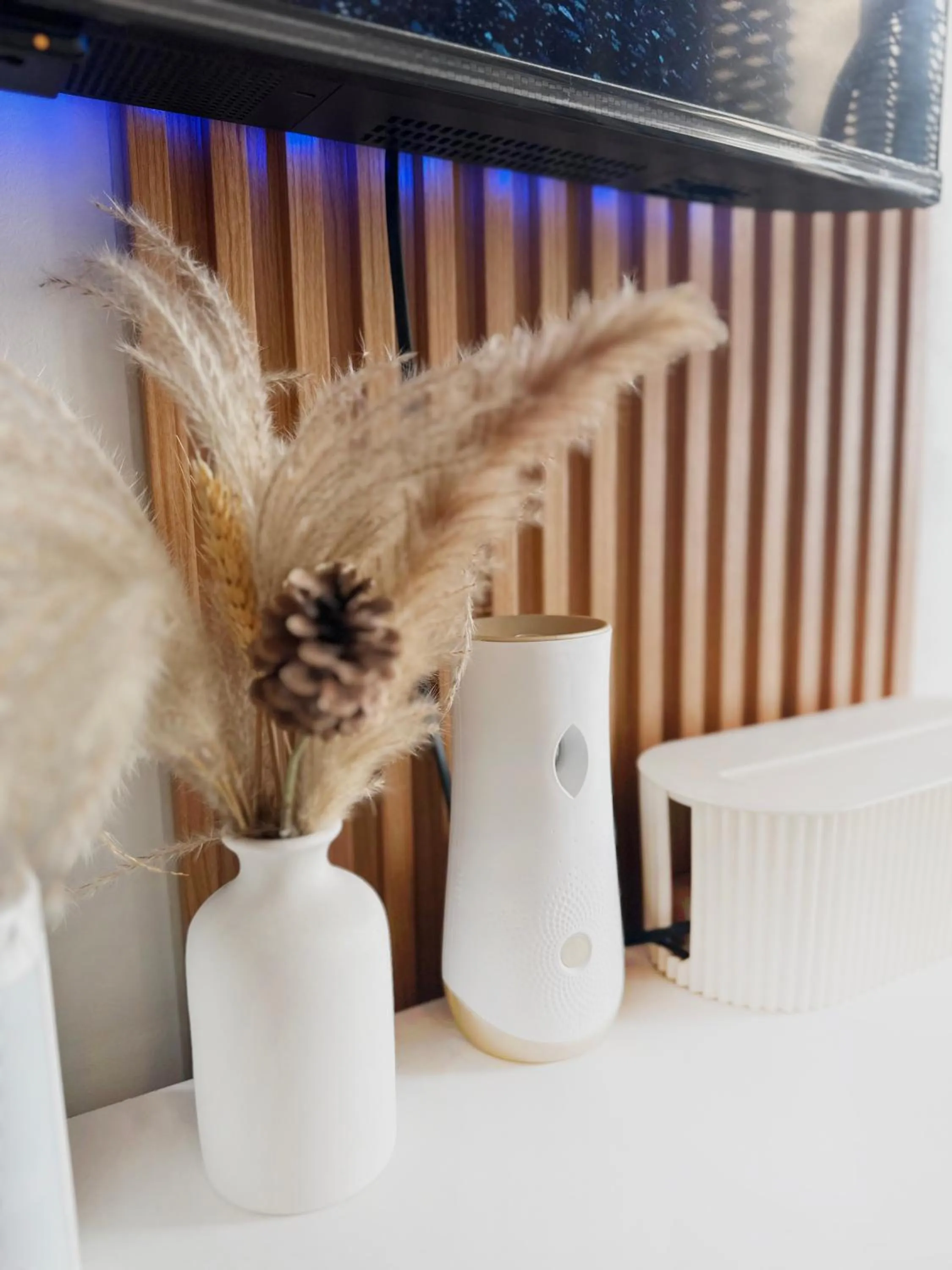 Zinnia Towers 1BR Condo with PS4 Karaoke Netflix & Swimming Pool