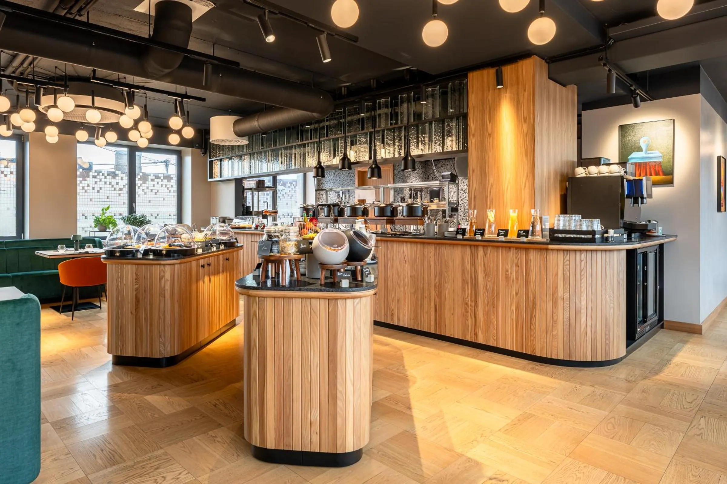 Restaurant/places to eat in Aston Hotel Riga