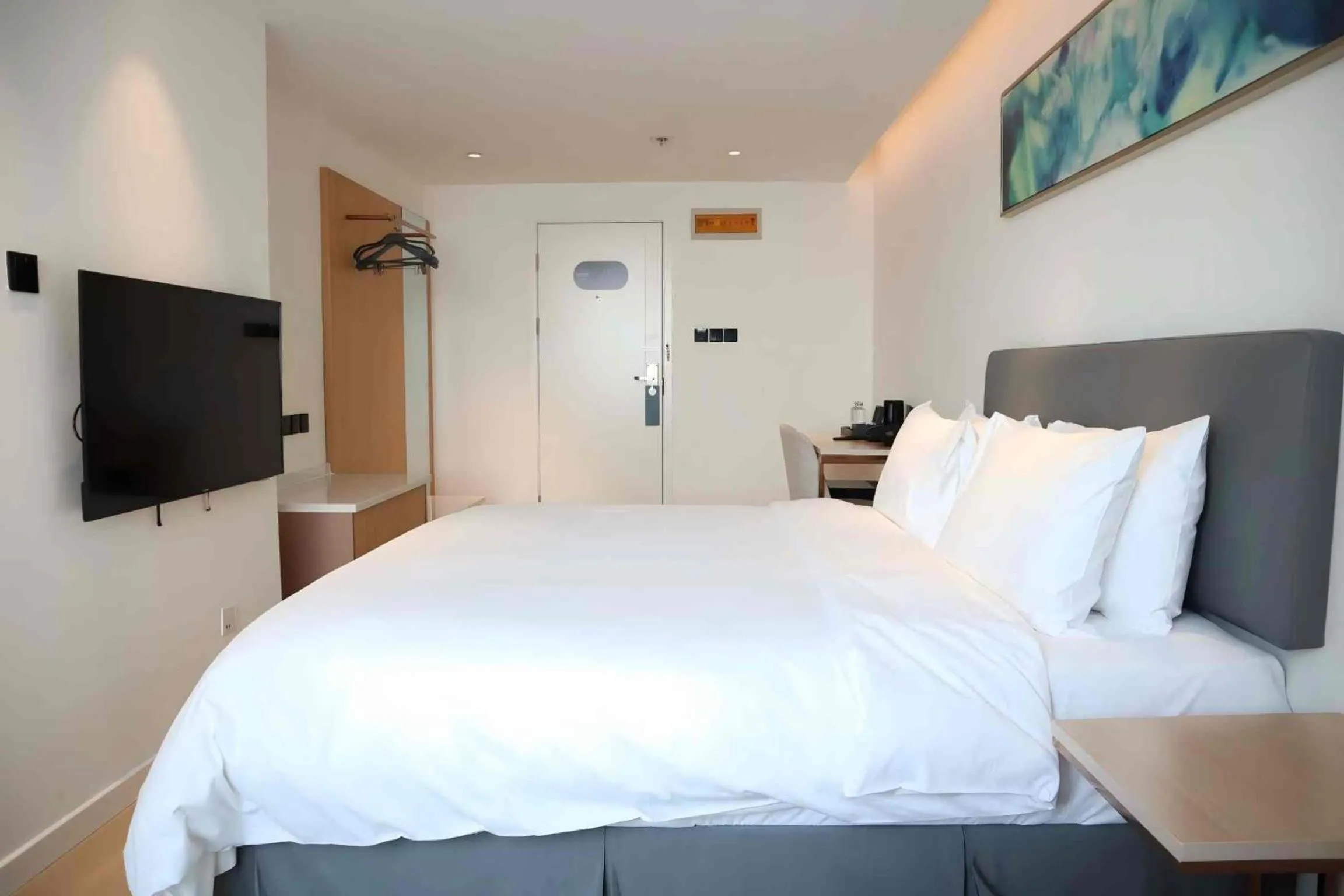 View (from property/room), Bed in Citadines Apart'hotel Shanghai Jing'an Temple