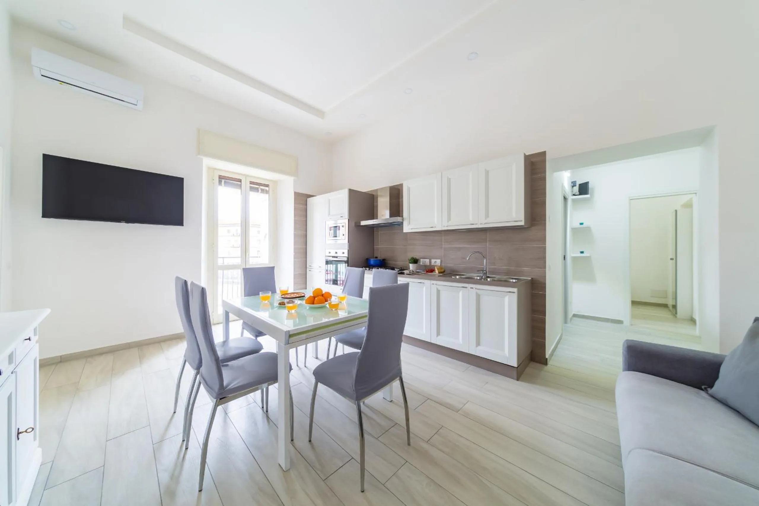 Chiara Modern Apartment by Wonderful Italy