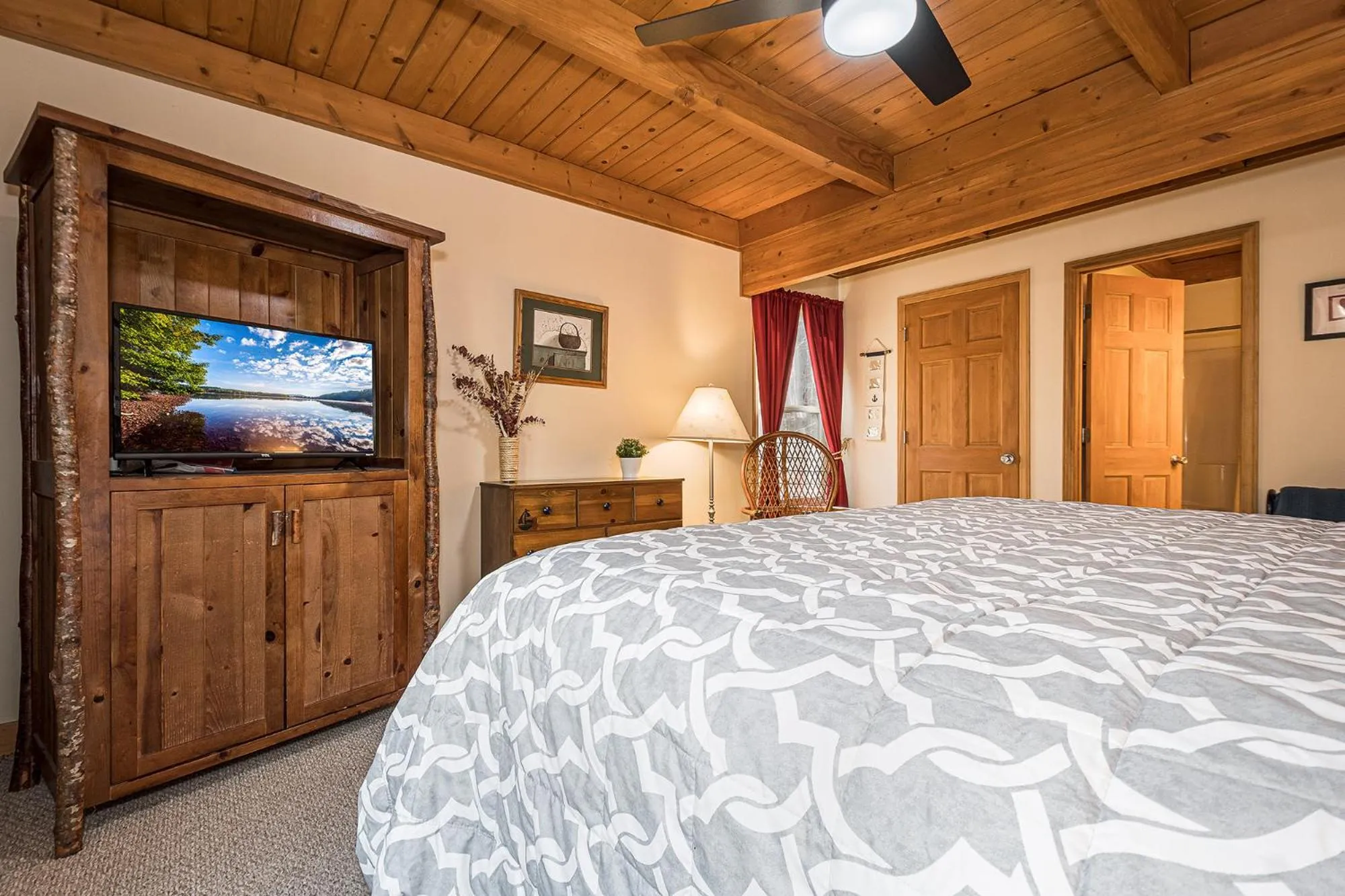 Property building, Bed in Mountain Freedom