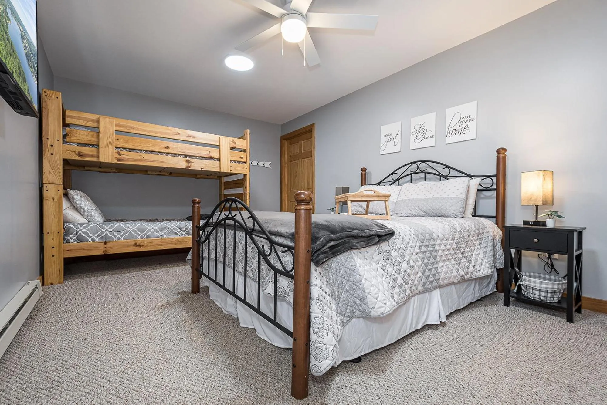 Property building, Bed in Mountain Freedom