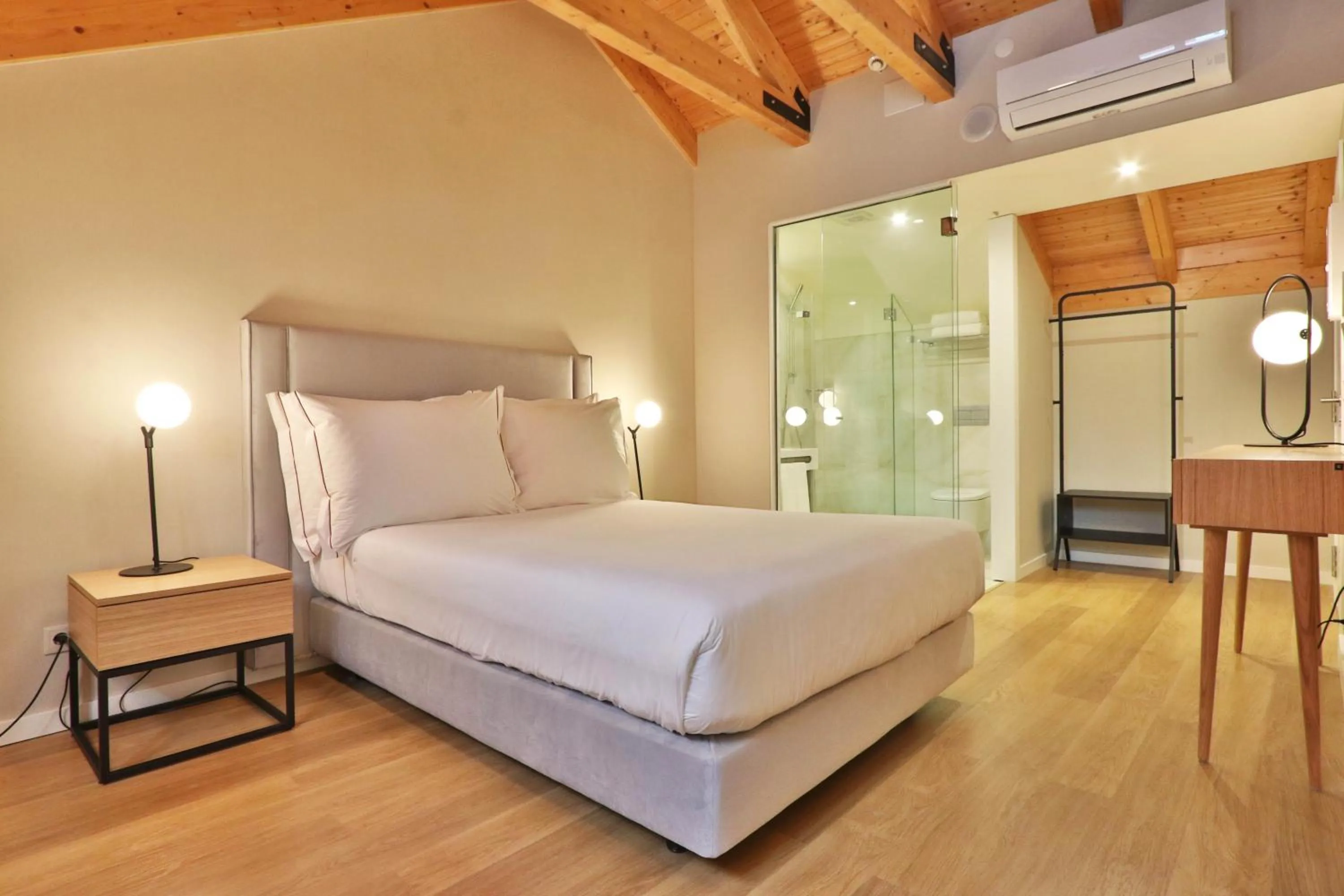 Toilet, Bed in BOULEVARD Boutique Studios