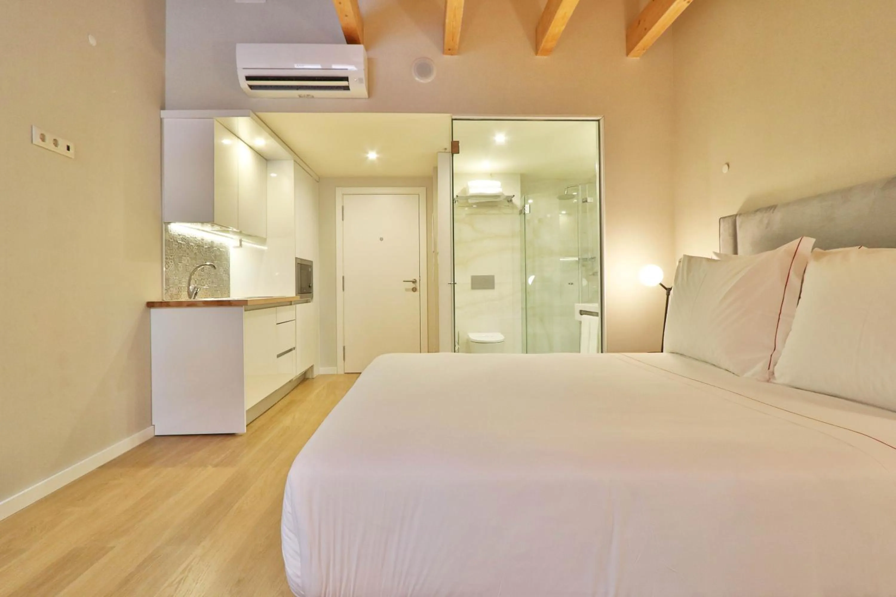 Toilet, Bed in BOULEVARD Boutique Studios