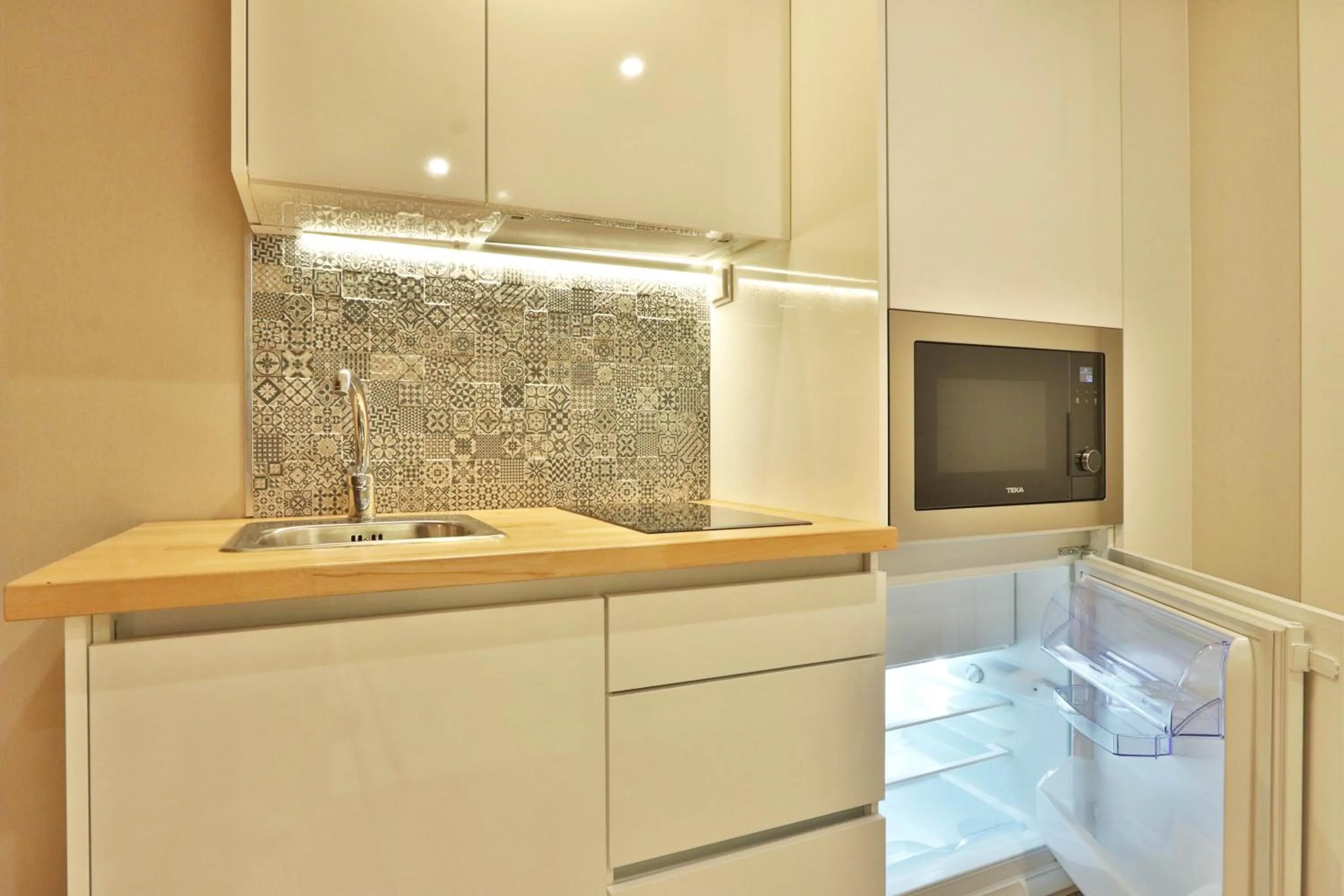 Kitchen or kitchenette in BOULEVARD Boutique Studios