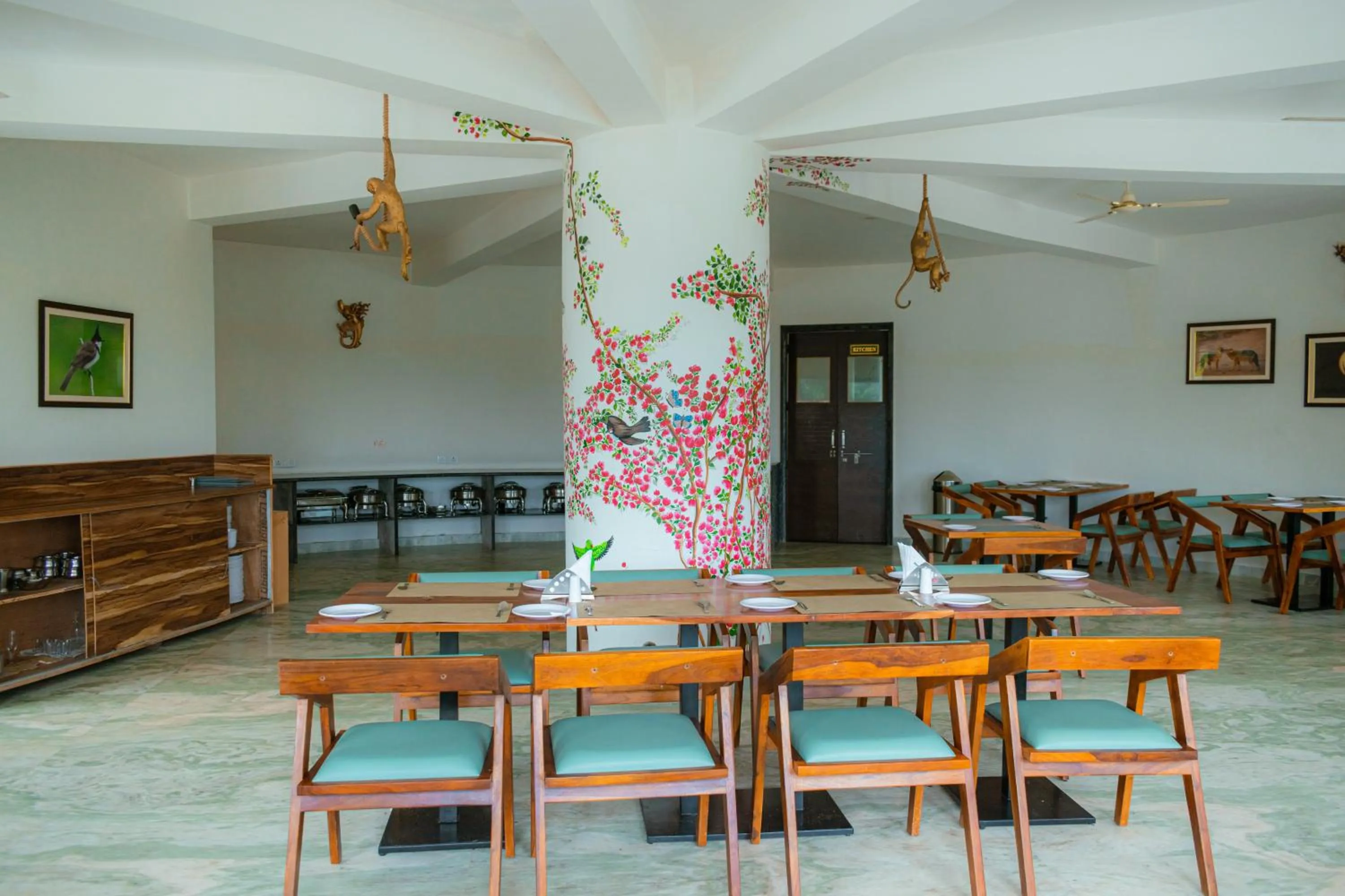 Restaurant/places to eat in The Sky Imperial Pavoreal Jungle Resort