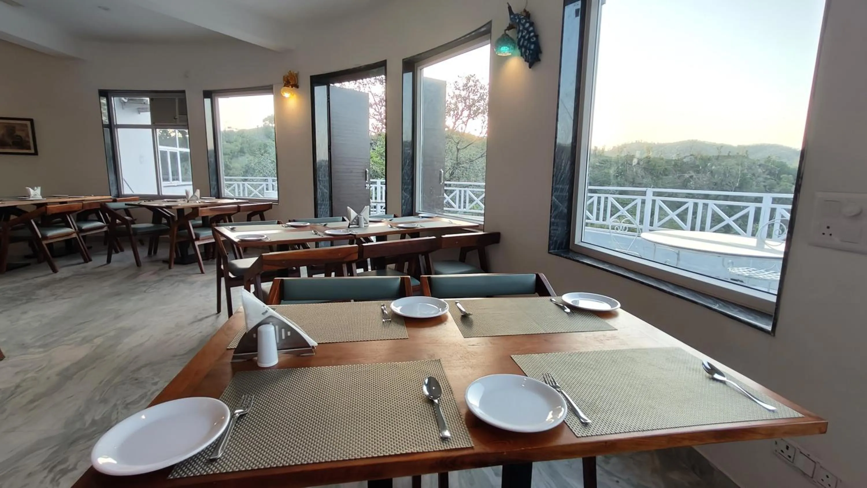 Restaurant/places to eat in The Sky Imperial Pavoreal Jungle Resort