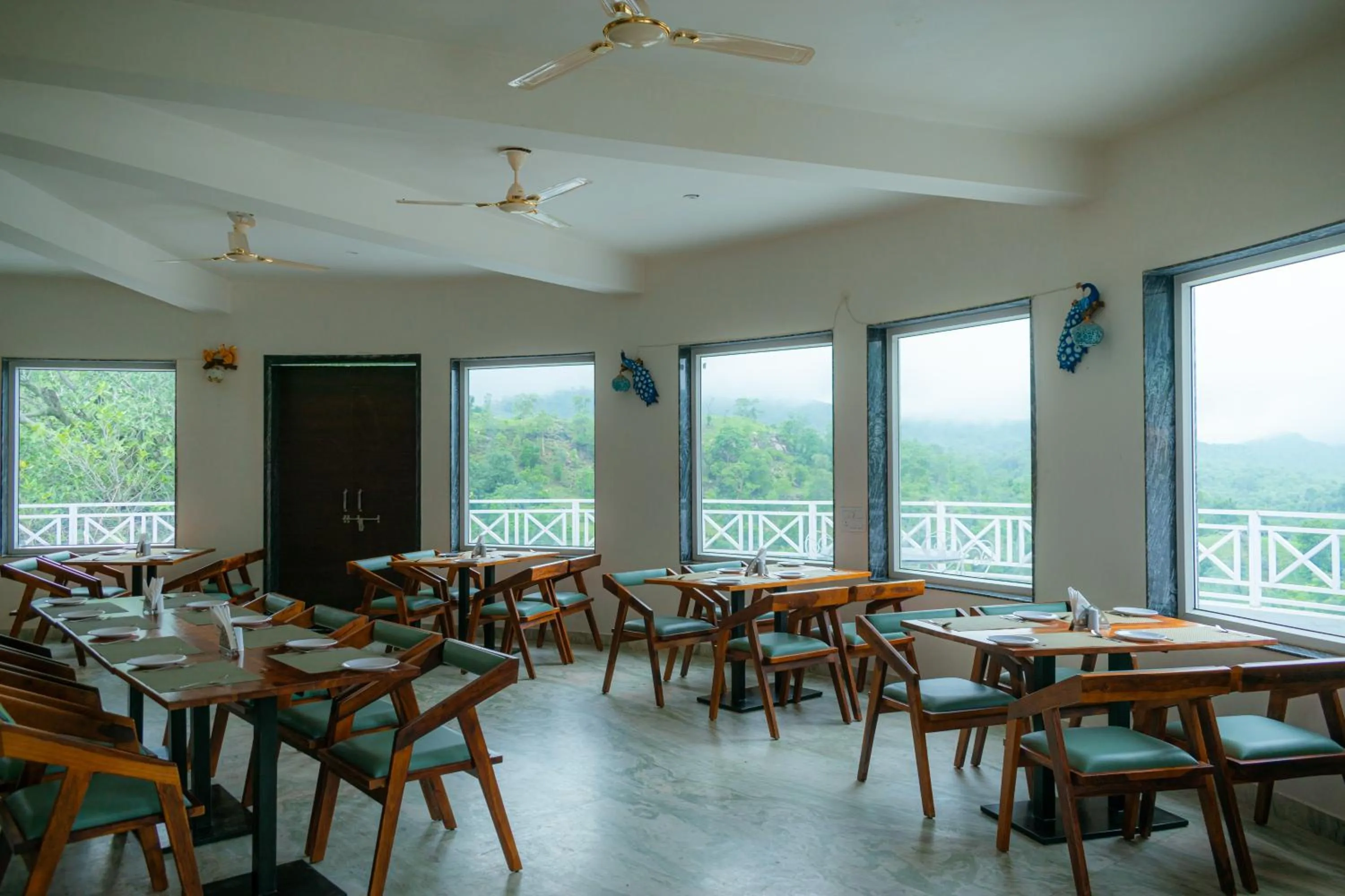 Restaurant/places to eat in The Sky Imperial Pavoreal Jungle Resort