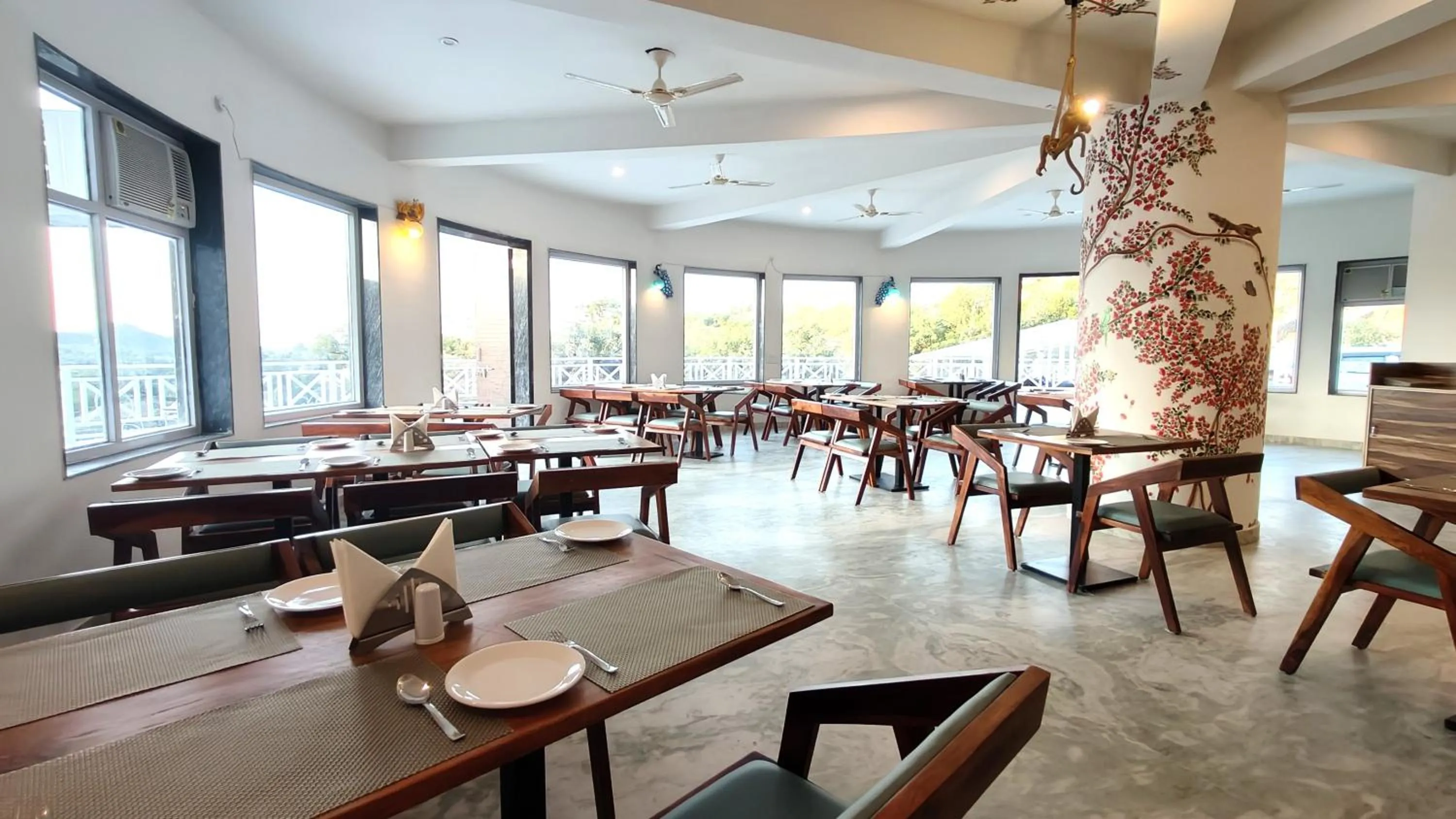 Restaurant/places to eat in The Sky Imperial Pavoreal Jungle Resort