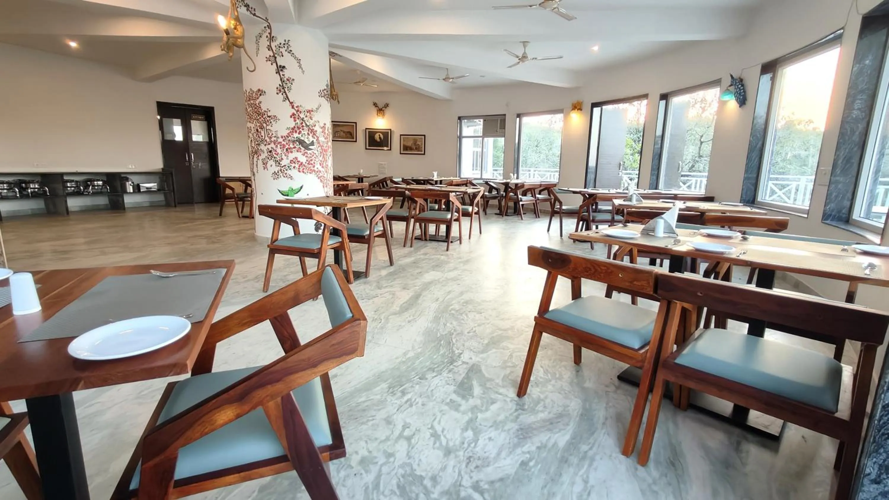 Restaurant/places to eat in The Sky Imperial Pavoreal Jungle Resort