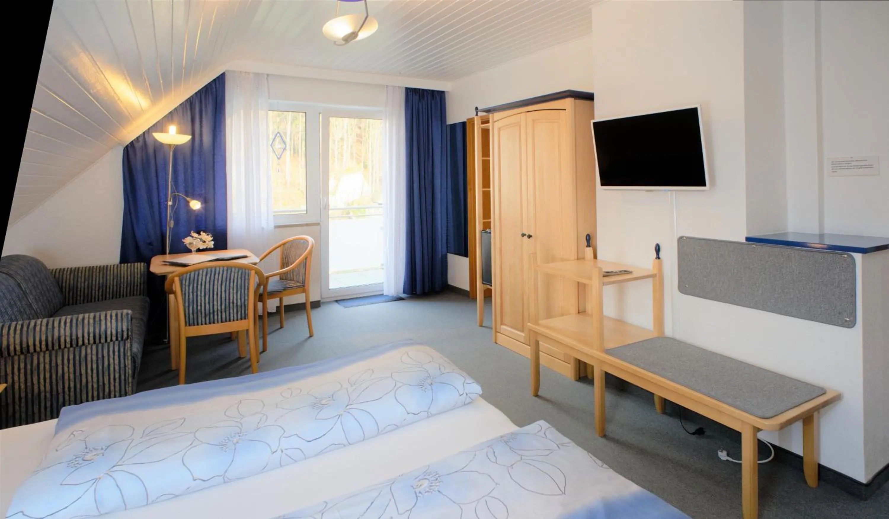 Bed in Gästehaus Brütting