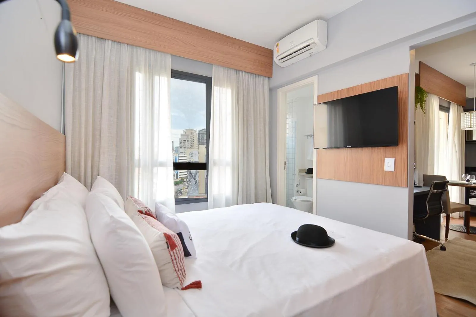 Bed in Charlie Faria Lima