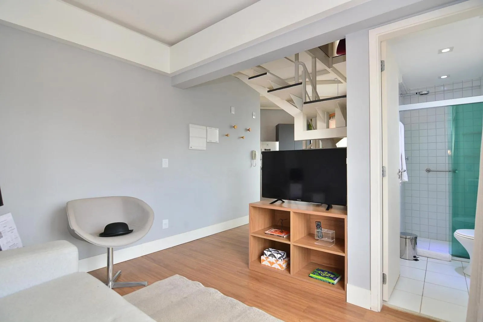 Shower in Charlie Faria Lima