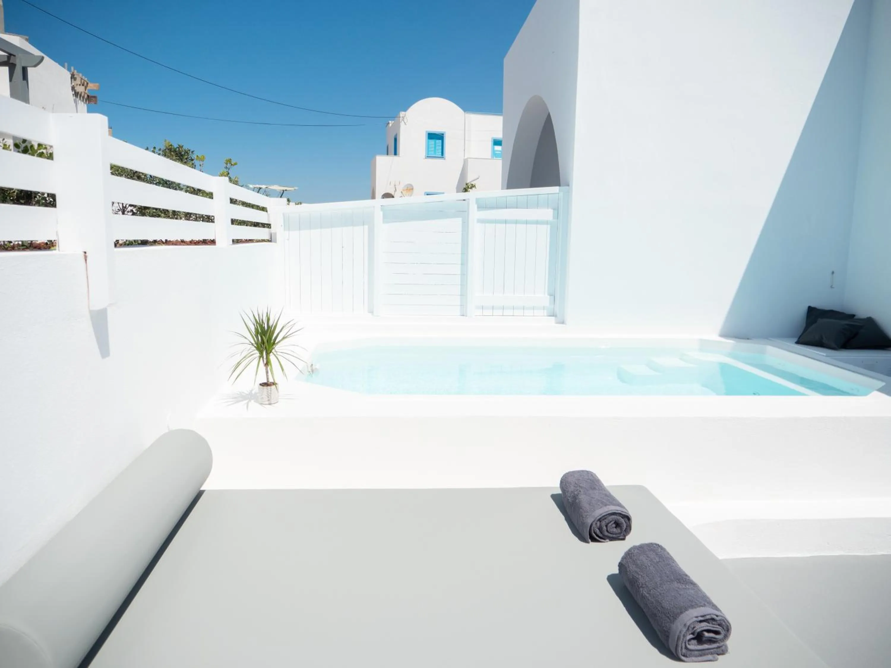 Anthemis Suites
