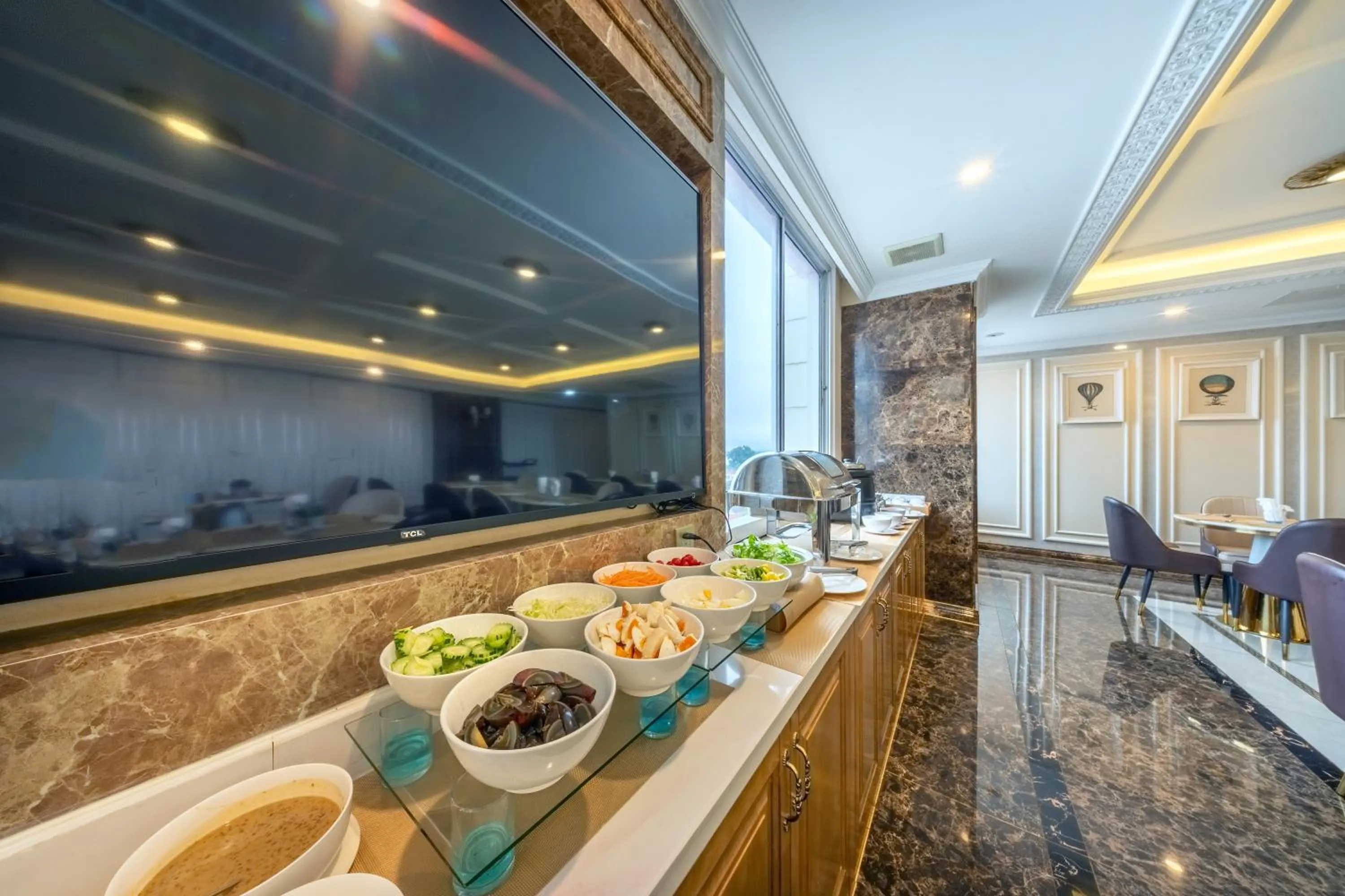 Food and drinks in ST Hotel Wattay Airport