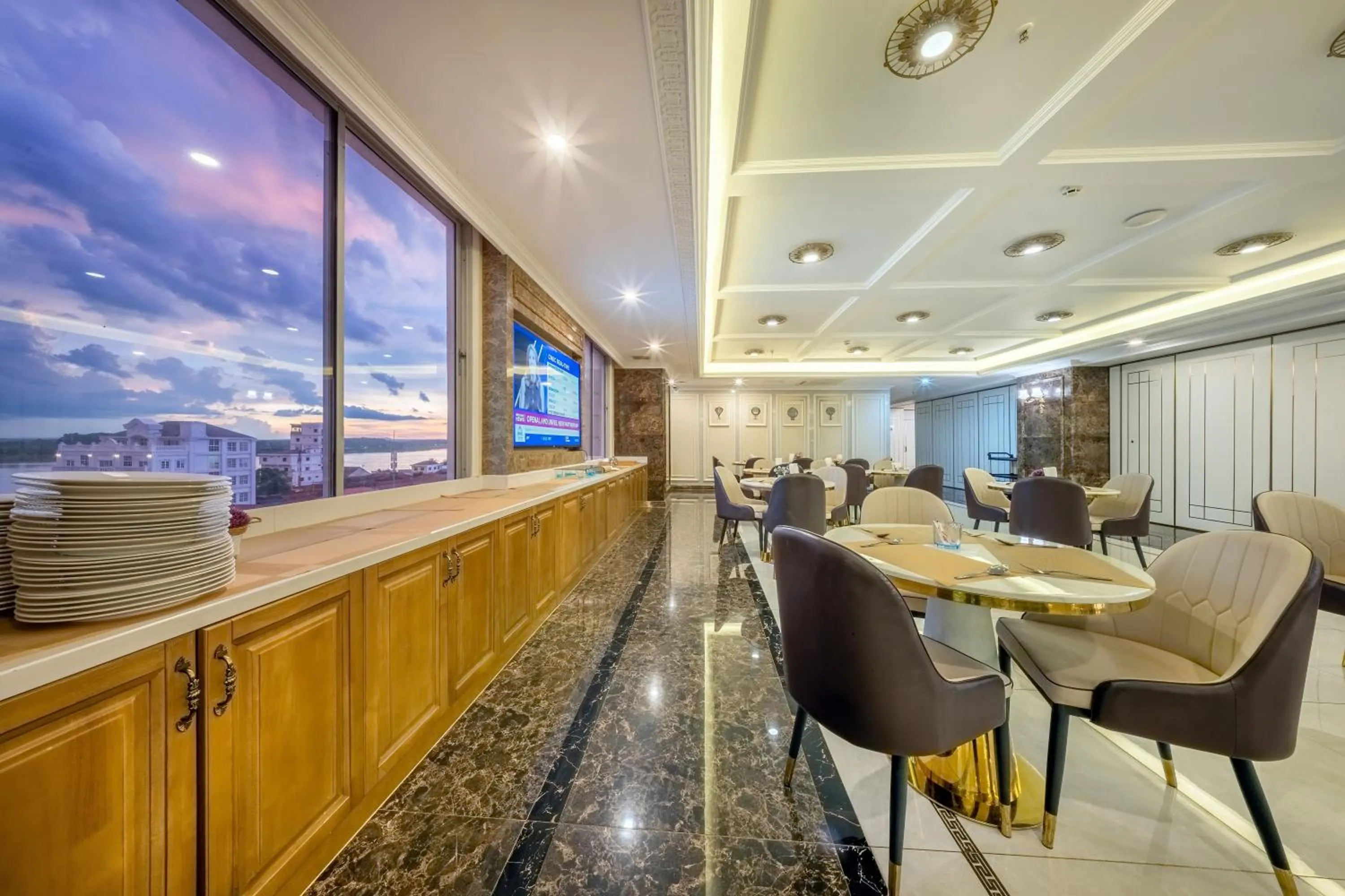 Restaurant/places to eat in ST Hotel Wattay Airport