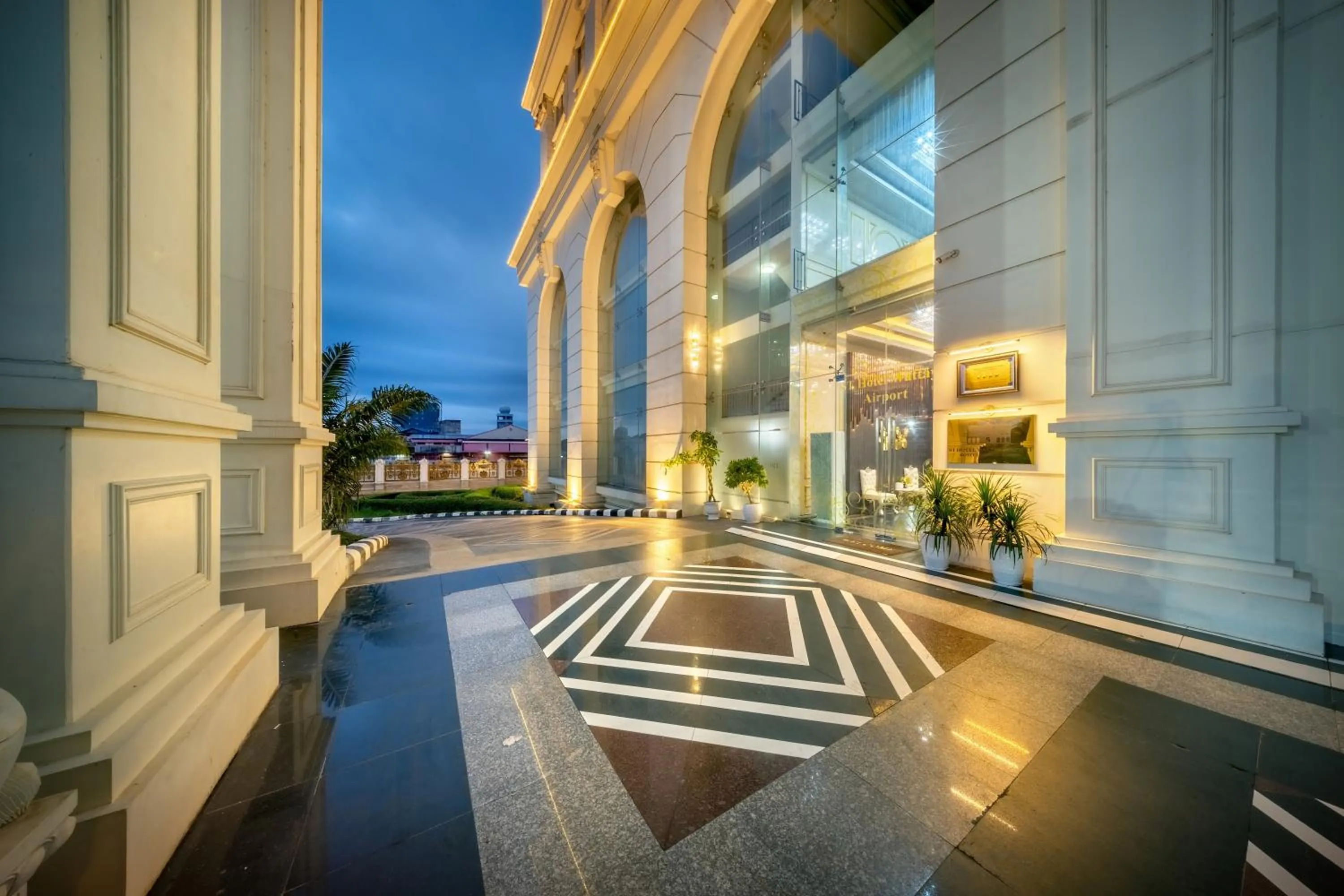 Night in ST Hotel Wattay Airport