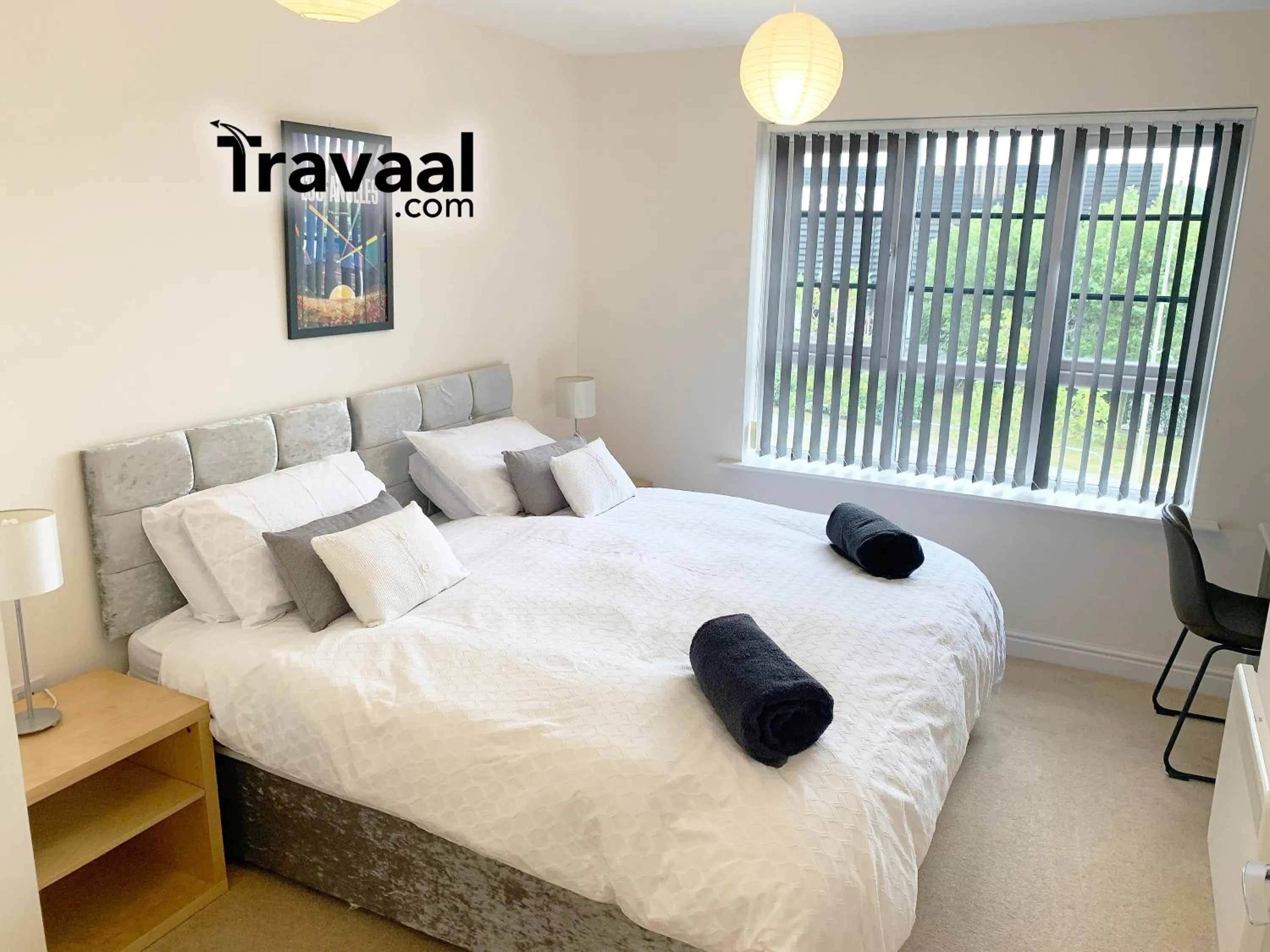 Bed in The Aviator Apartment - Farnborough - Allocated Parking, WI-FI & Self Check-in