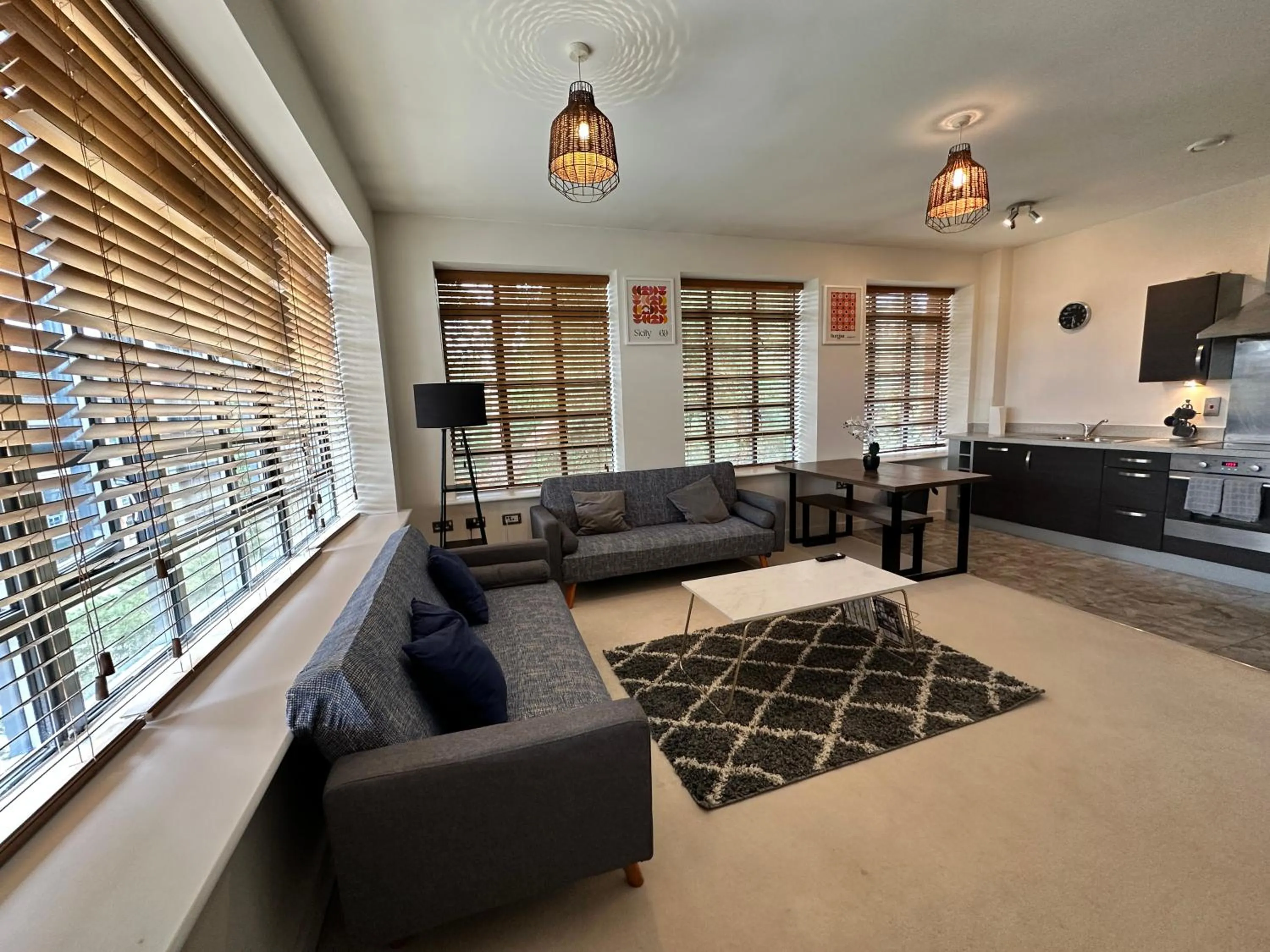 The Aviator Apartment - Farnborough - Allocated Parking, WI-FI & Self Check-in