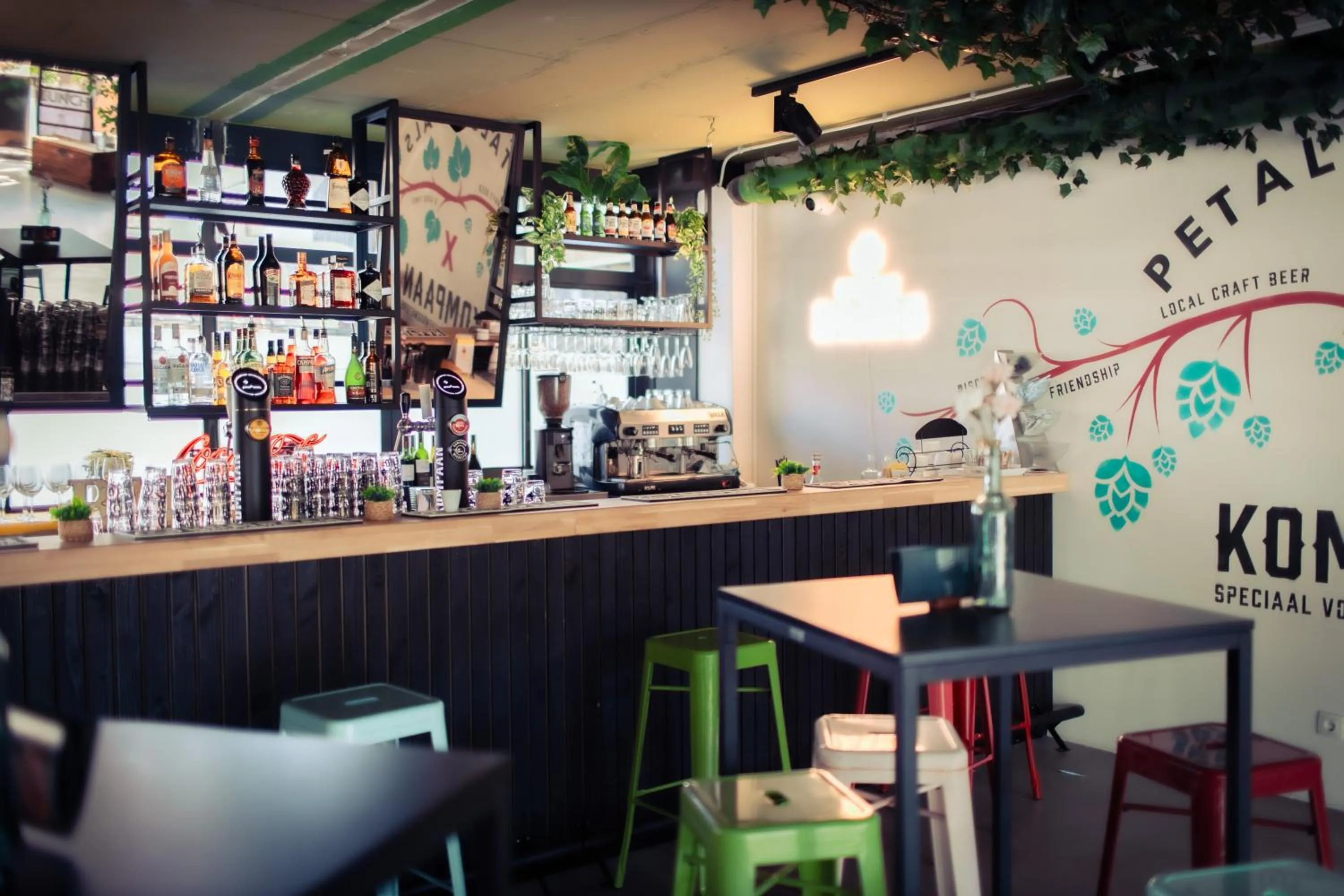 Restaurant/places to eat in Urban Hotel The Golden Stork