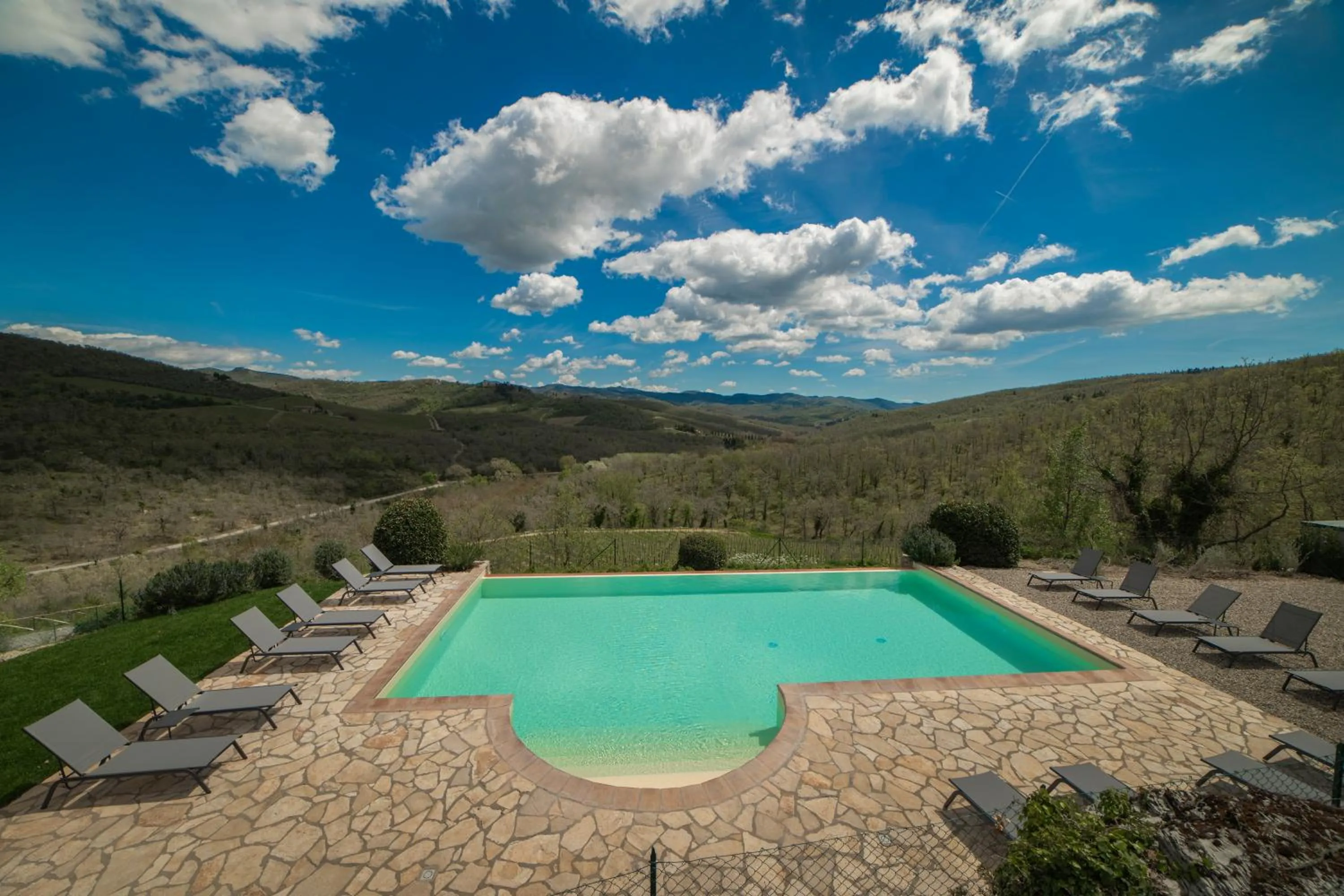 Spring in Borgo Le Noci Chianti Retreat & Pool