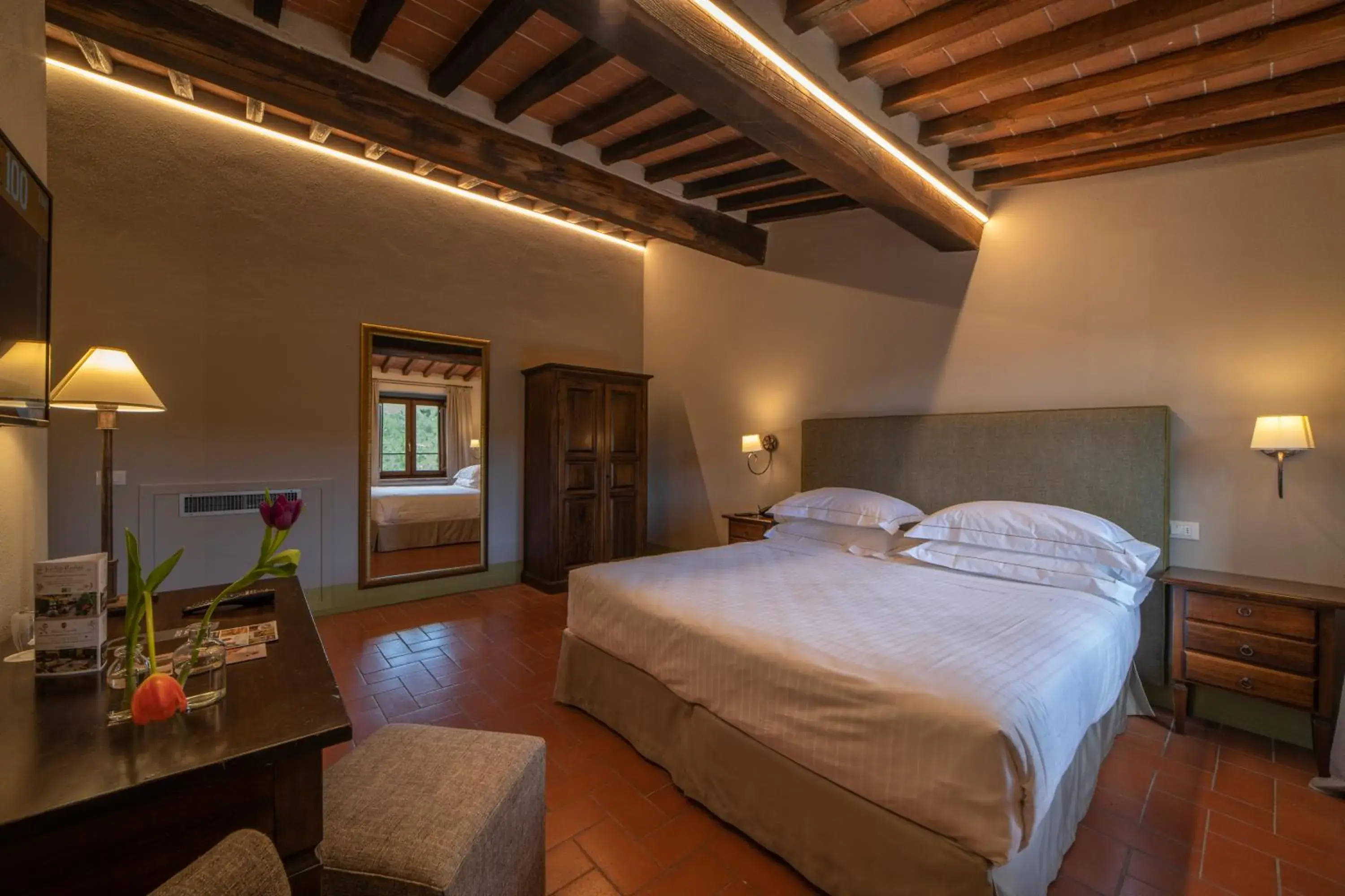 Double Room in Borgo Le Noci Chianti Retreat & Pool Double Room in Borgo Le Noci Chianti Retreat & Pool