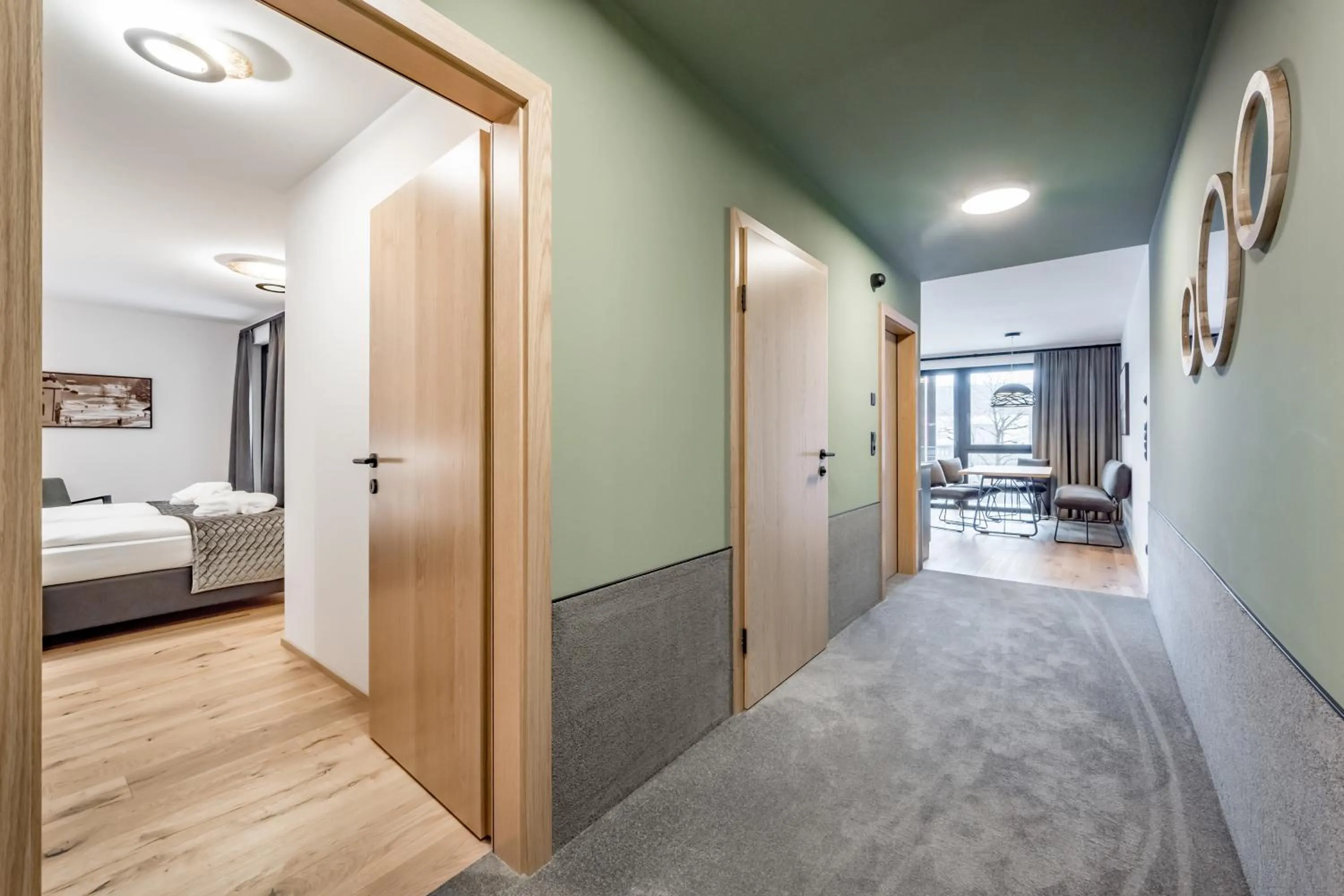 Photo of the whole room, Bed in Summit Seefeld