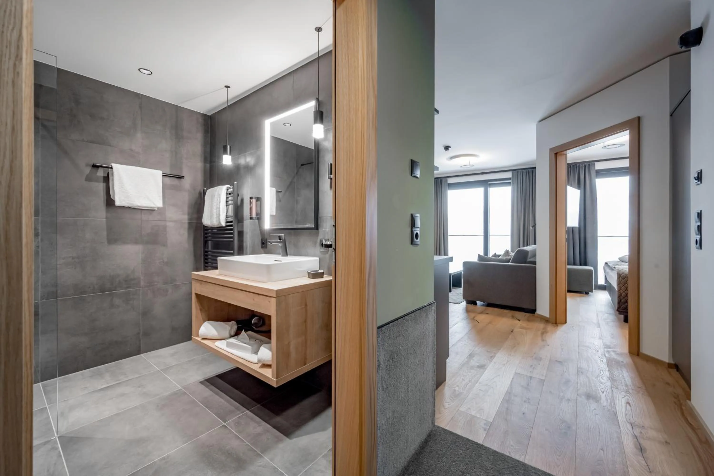 Photo of the whole room, Bed in Summit Seefeld