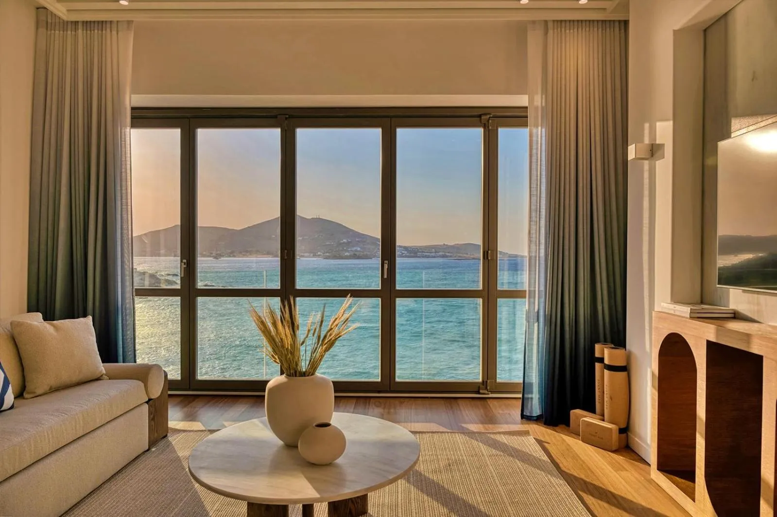 TV and multimedia in Avant Mar Paros