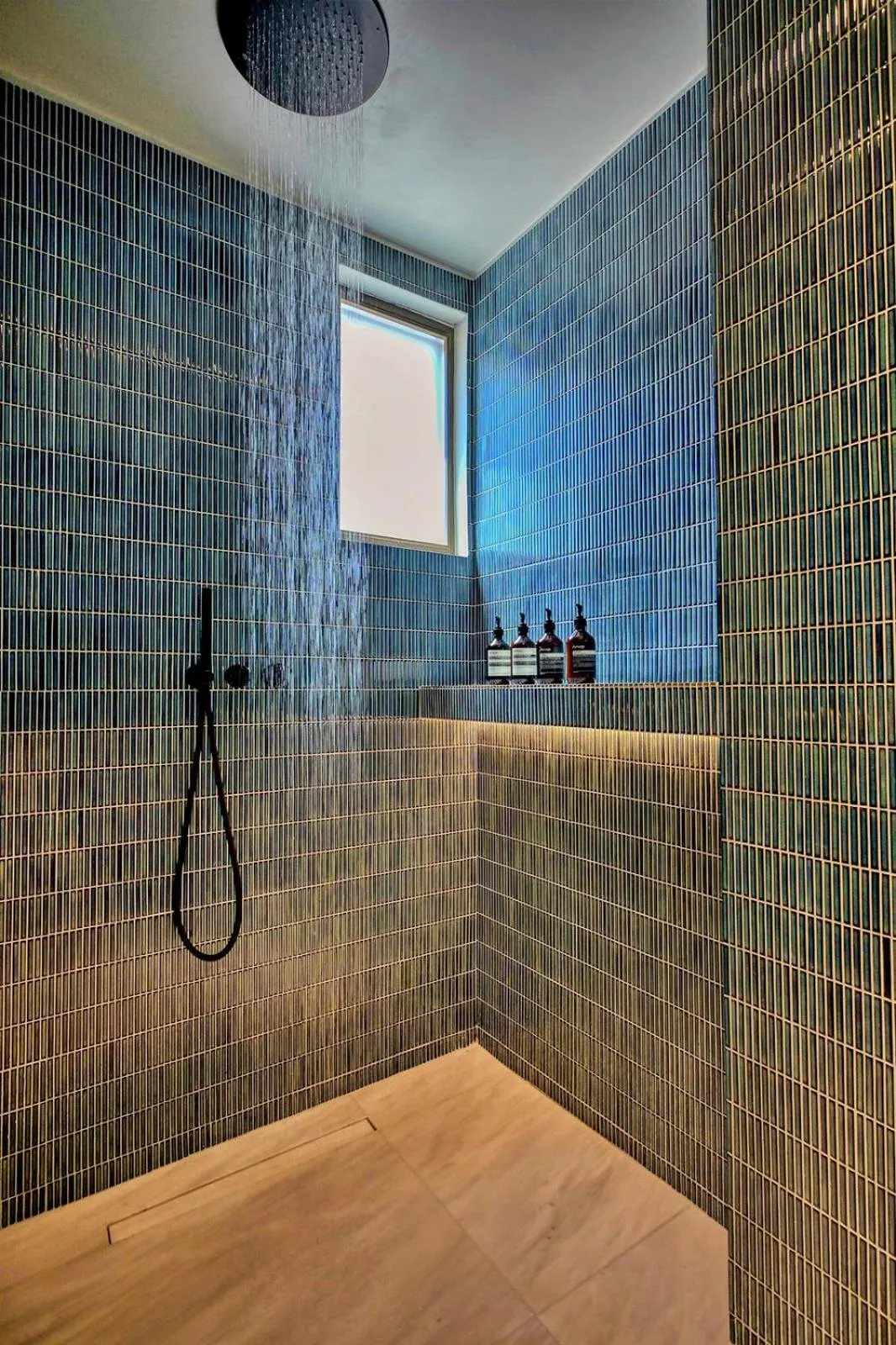 Shower in Avant Mar Paros