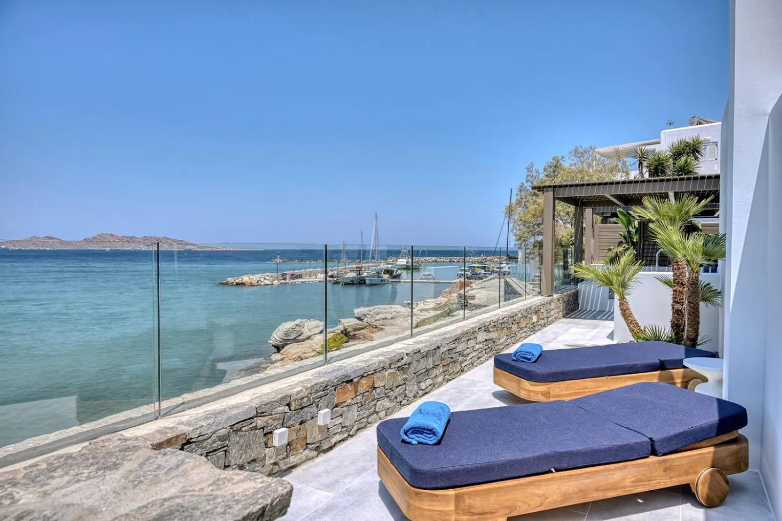 Day in Avant Mar Paros