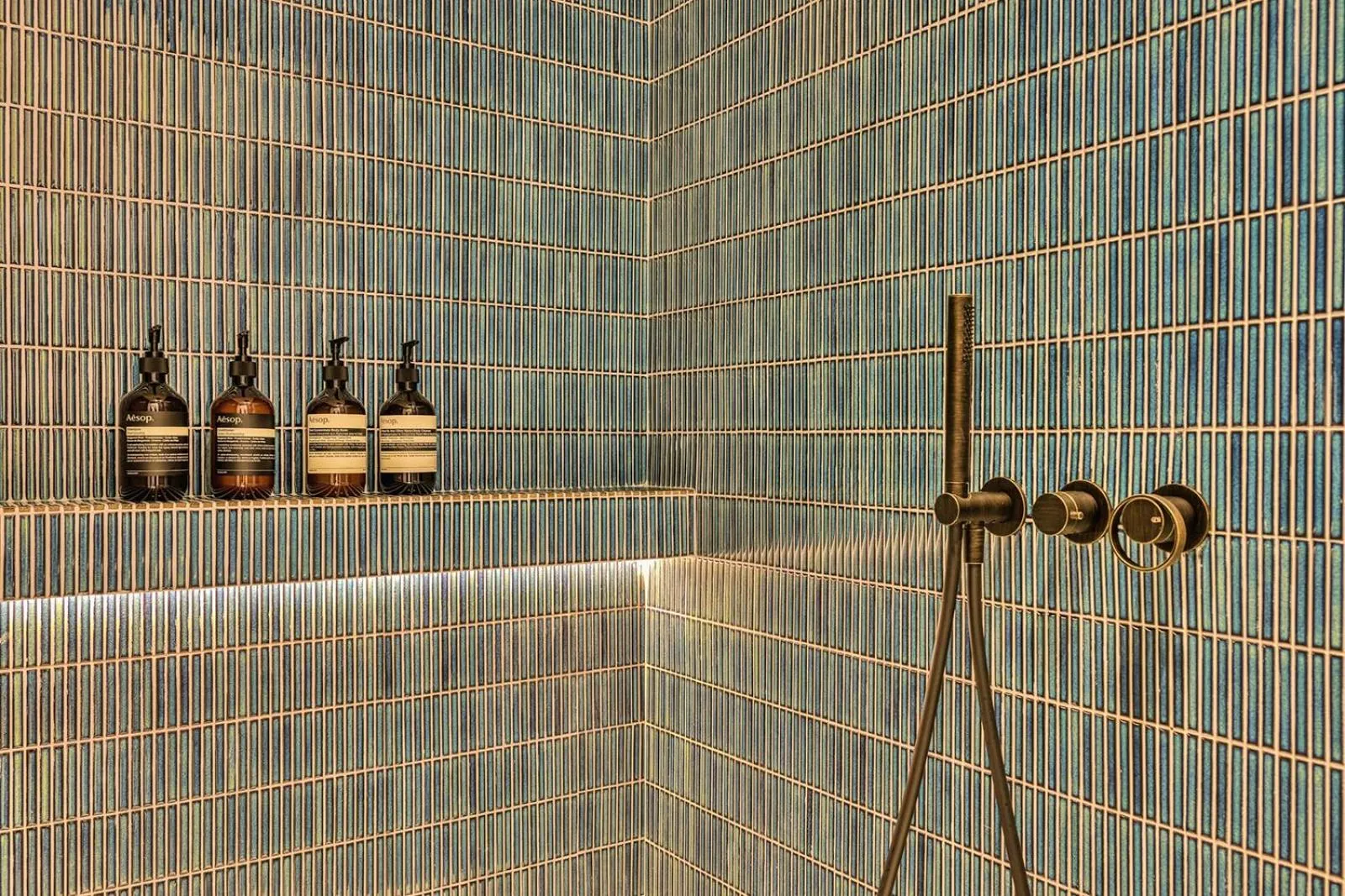 Shower in Avant Mar Paros