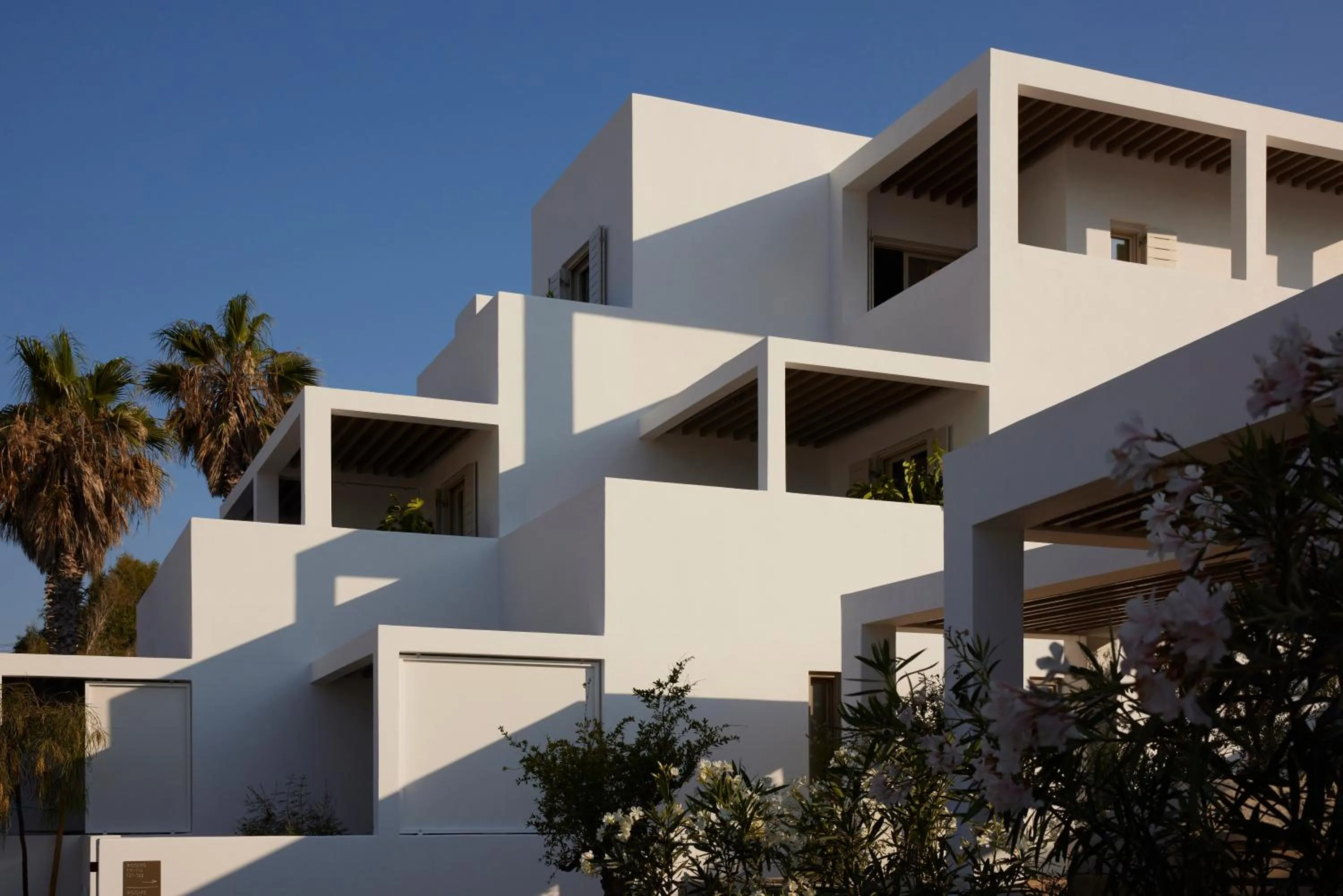 Property building in Avant Mar Paros