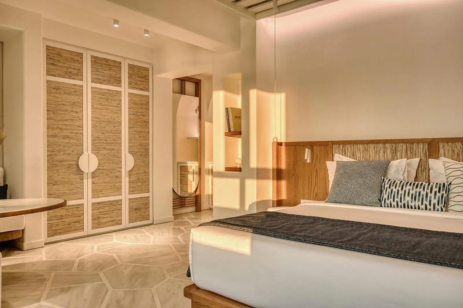 Photo of the whole room, Bed in Avant Mar Paros