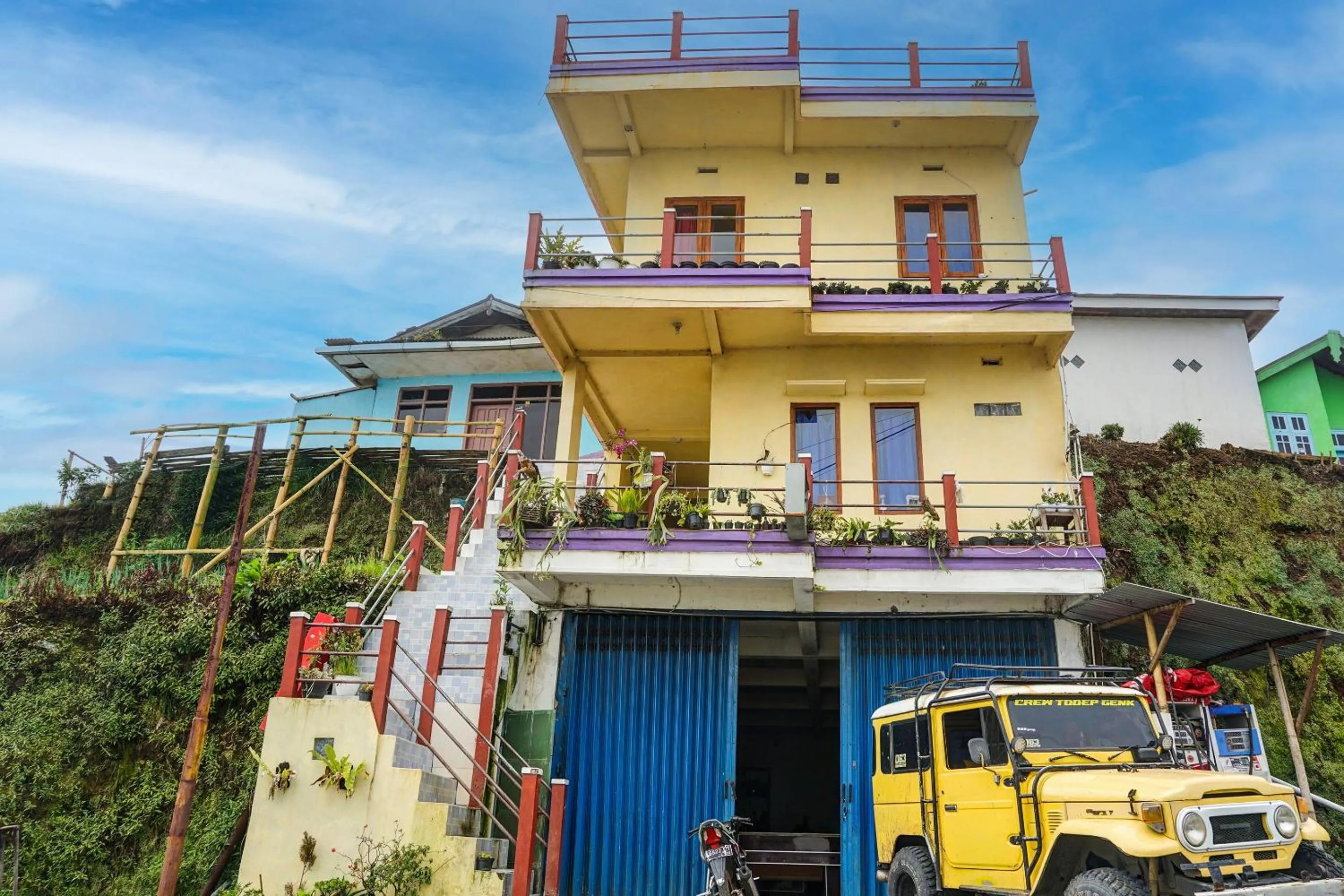 Facade/entrance in OYO Life 92499 Bagas Homestay Wonokitri