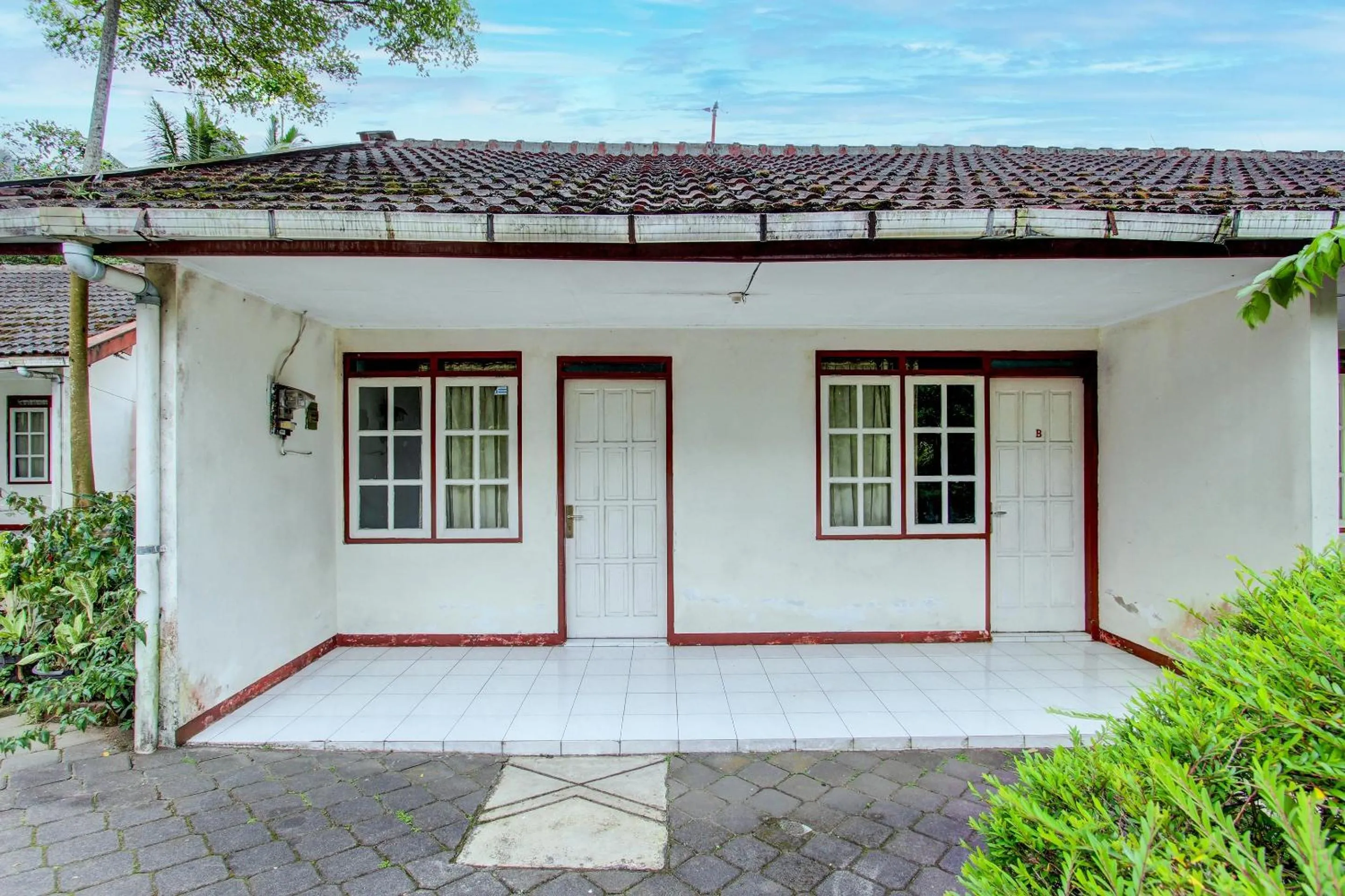 Facade/entrance in Hotel O Asta Guesthouse