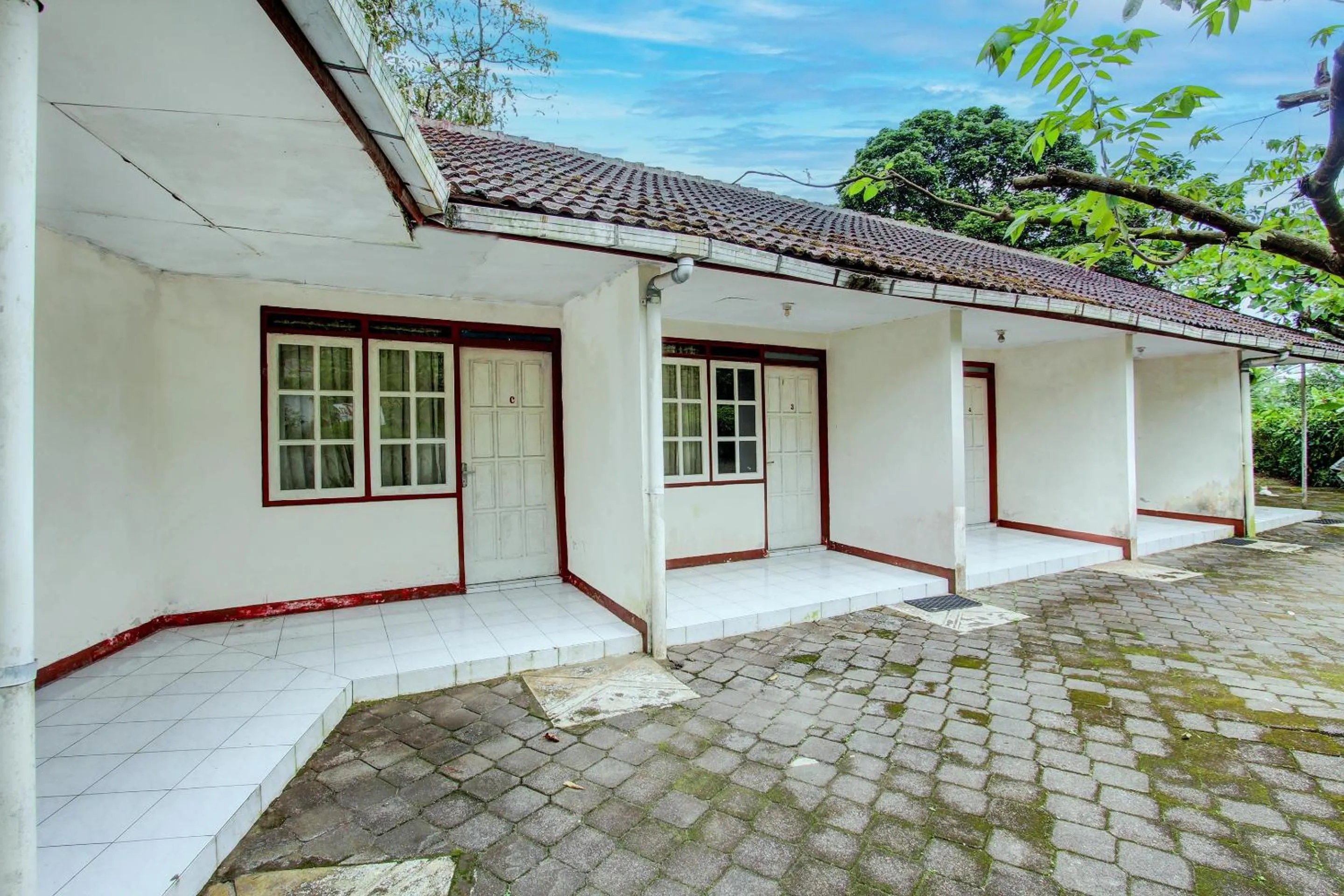 Facade/entrance in Hotel O Asta Guesthouse