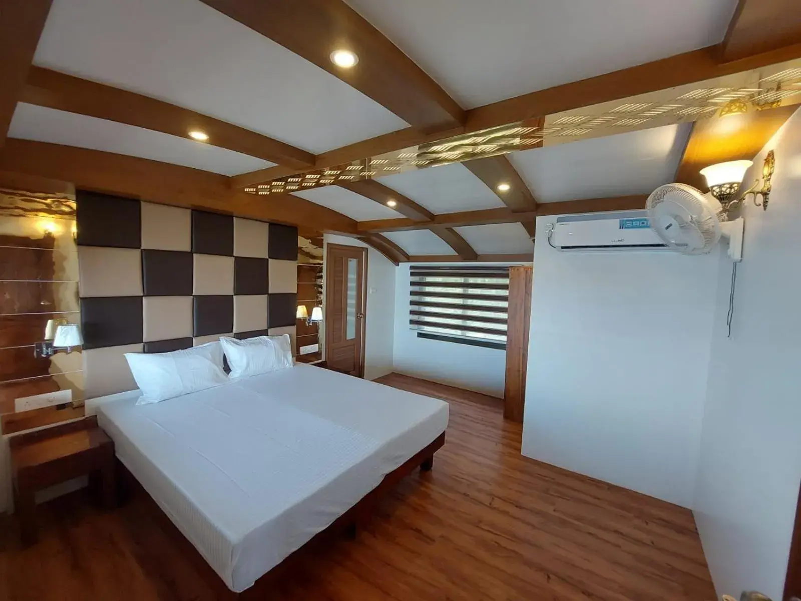 Premium Houseboat Premium Houseboat