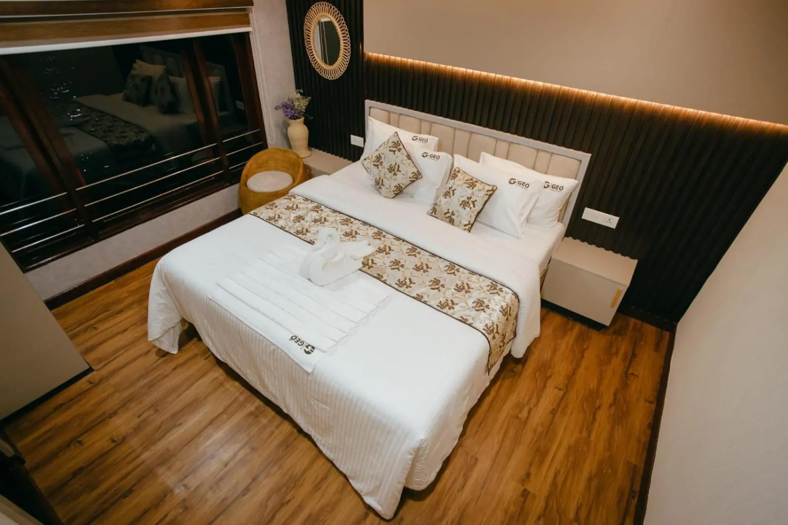 Premium Houseboat