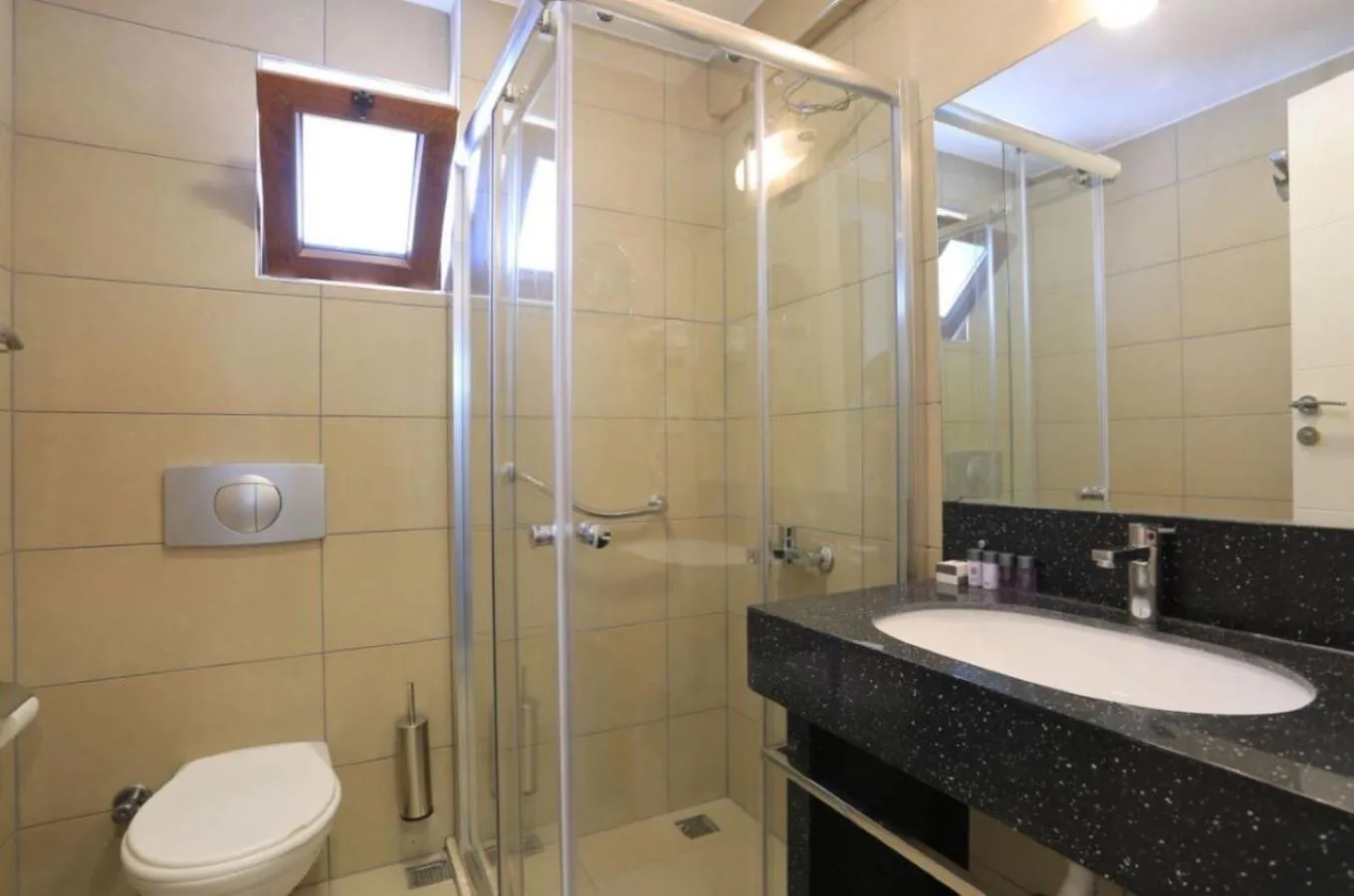 Shower in SUMMER OTEL