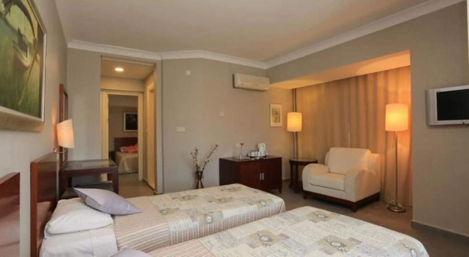 Photo of the whole room, Bed in SUMMER OTEL