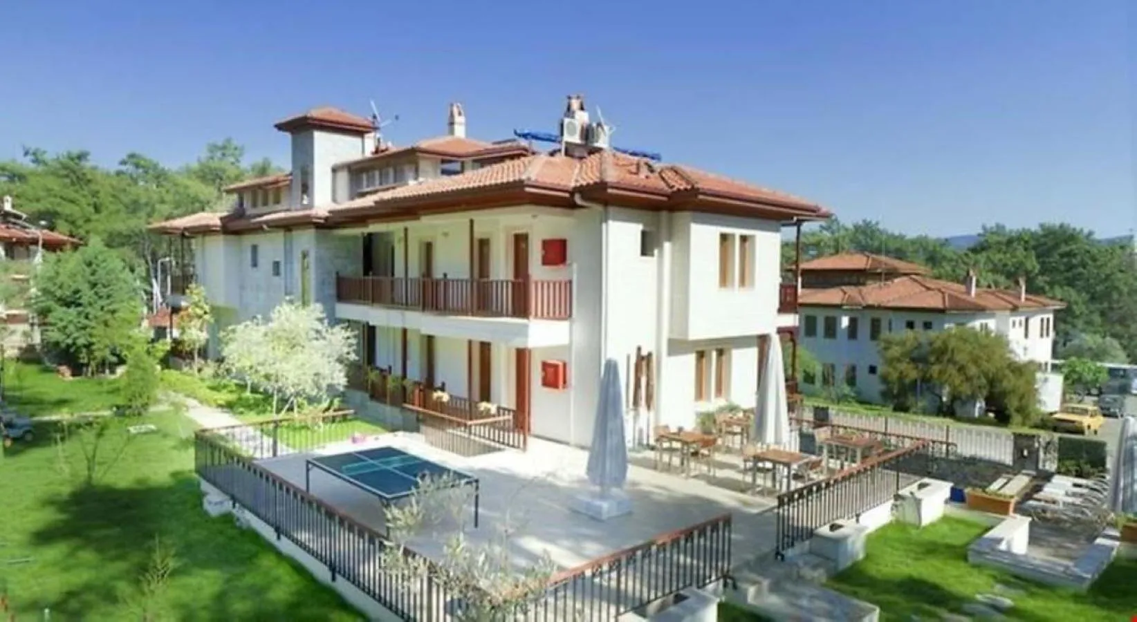 Property building in SUMMER OTEL