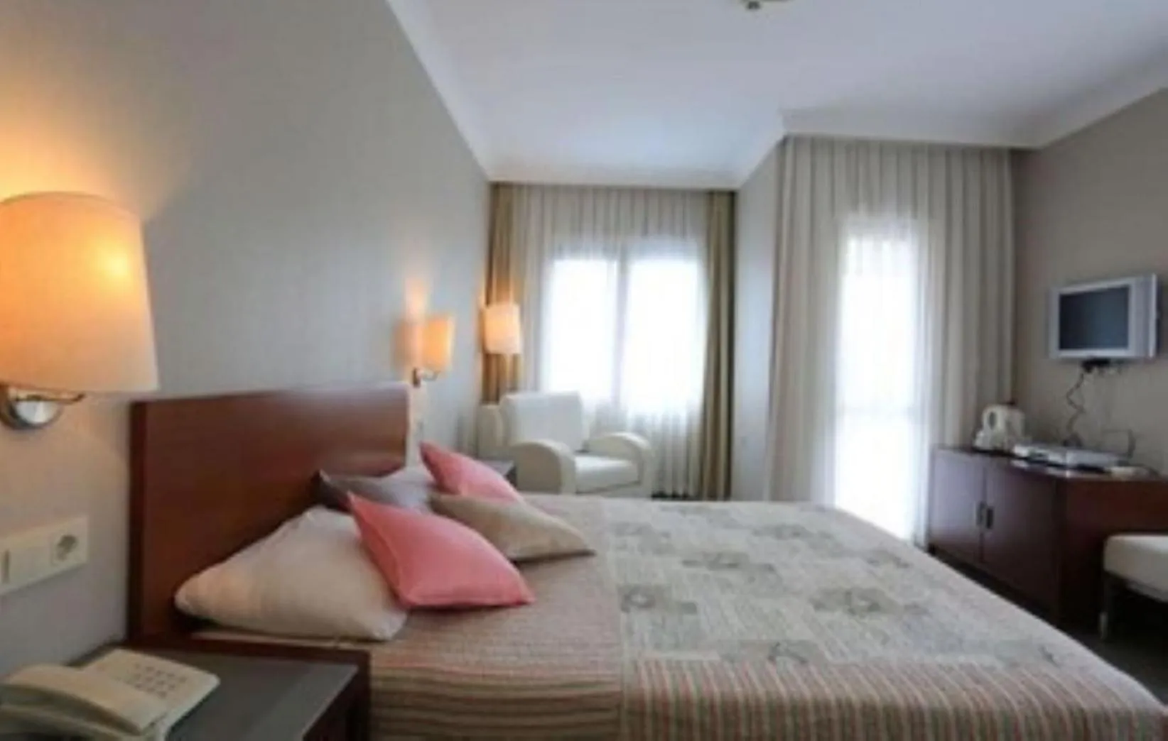Photo of the whole room, Bed in SUMMER OTEL