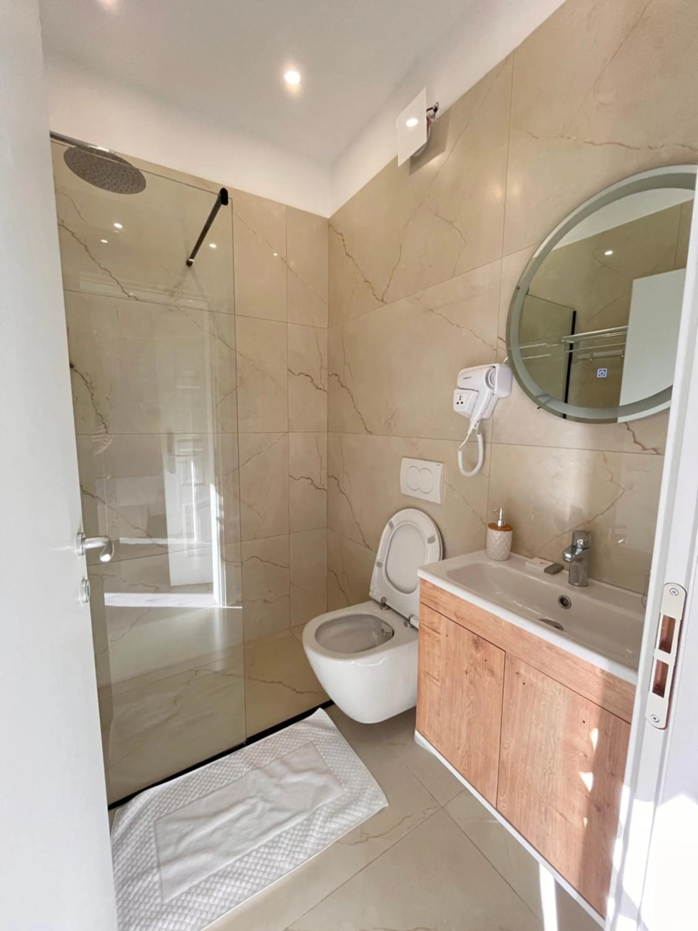 Shower in Belix Hotel Apartments, Near the Beach