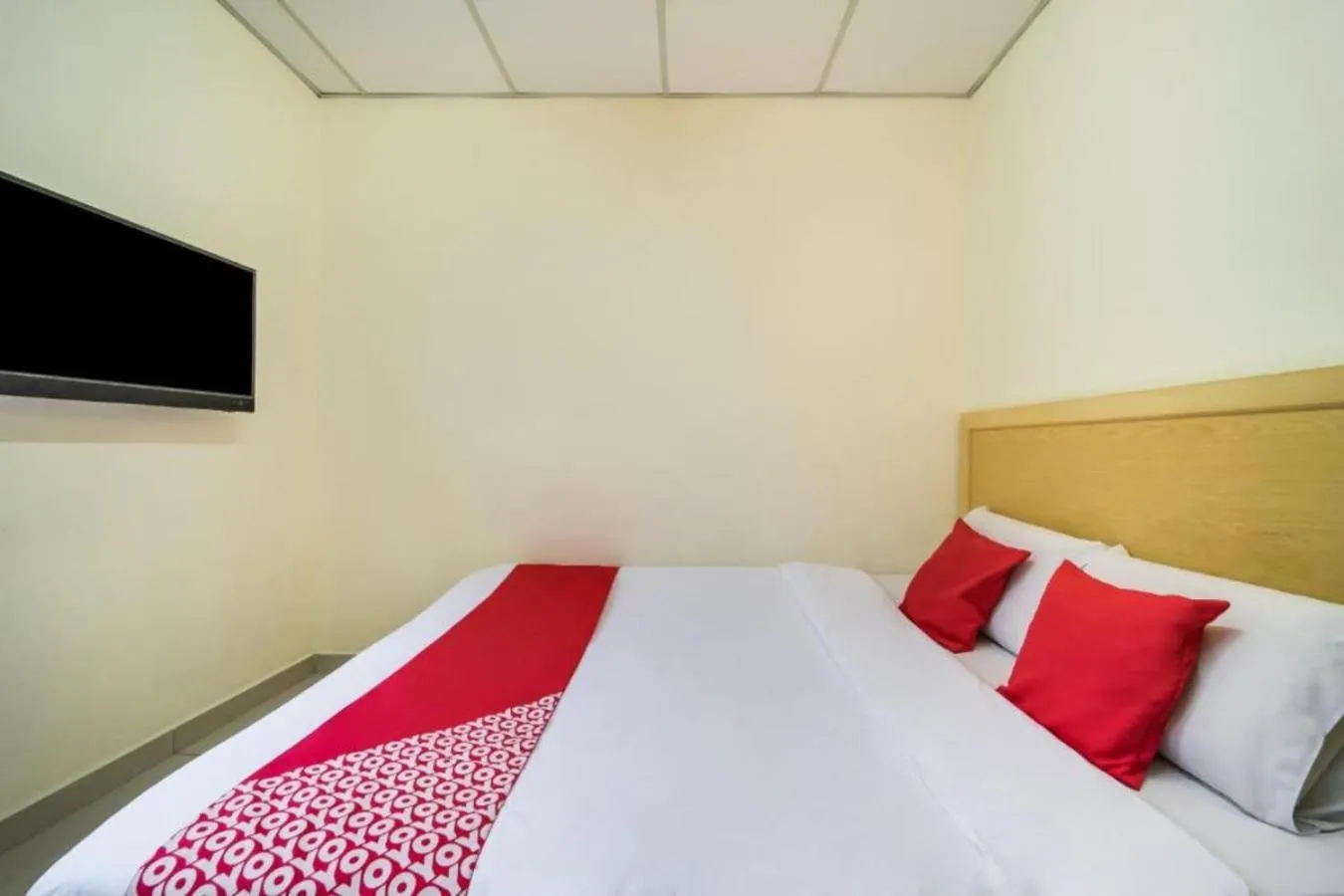 Bed in Hotel River Inn