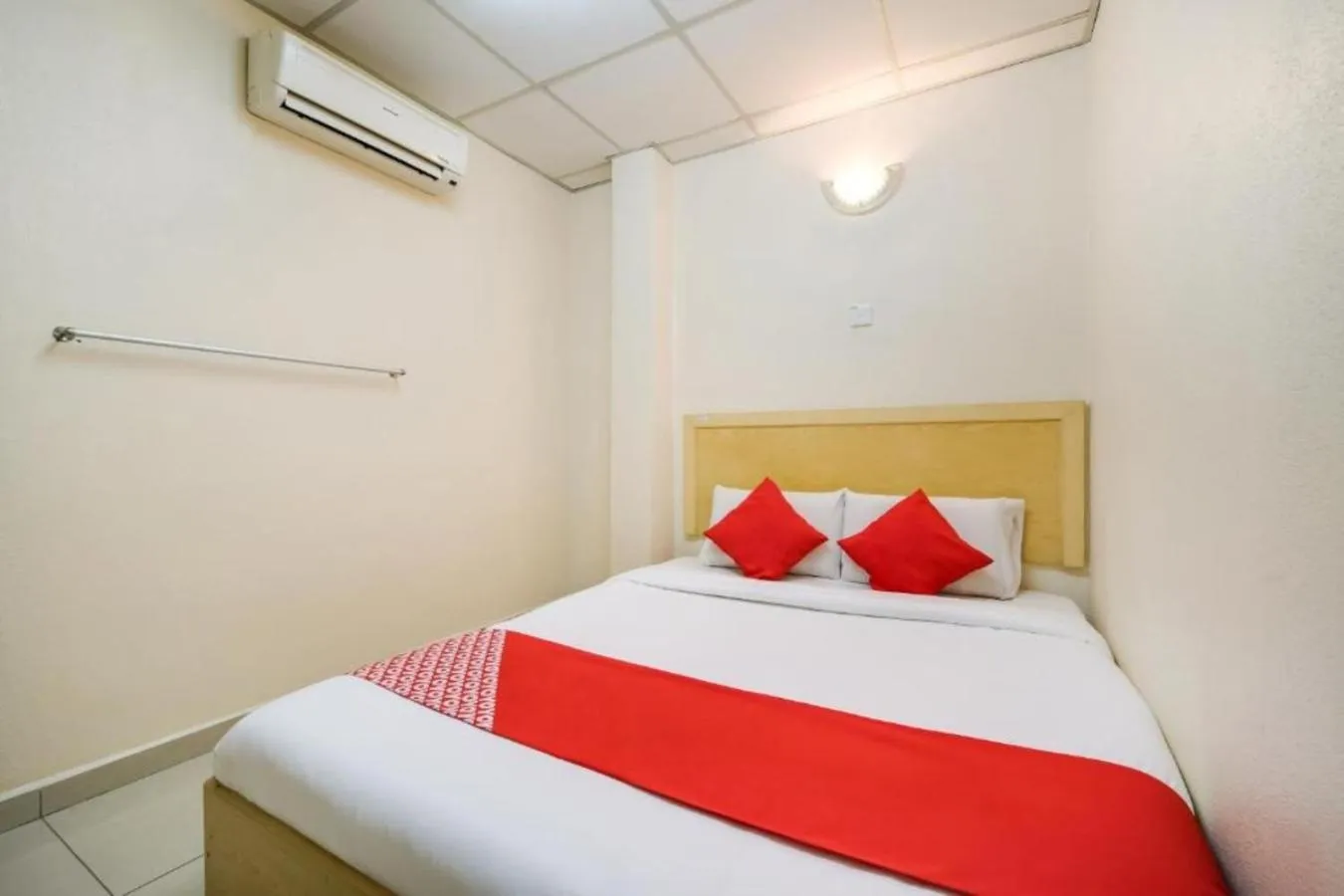 Bed in Hotel River Inn